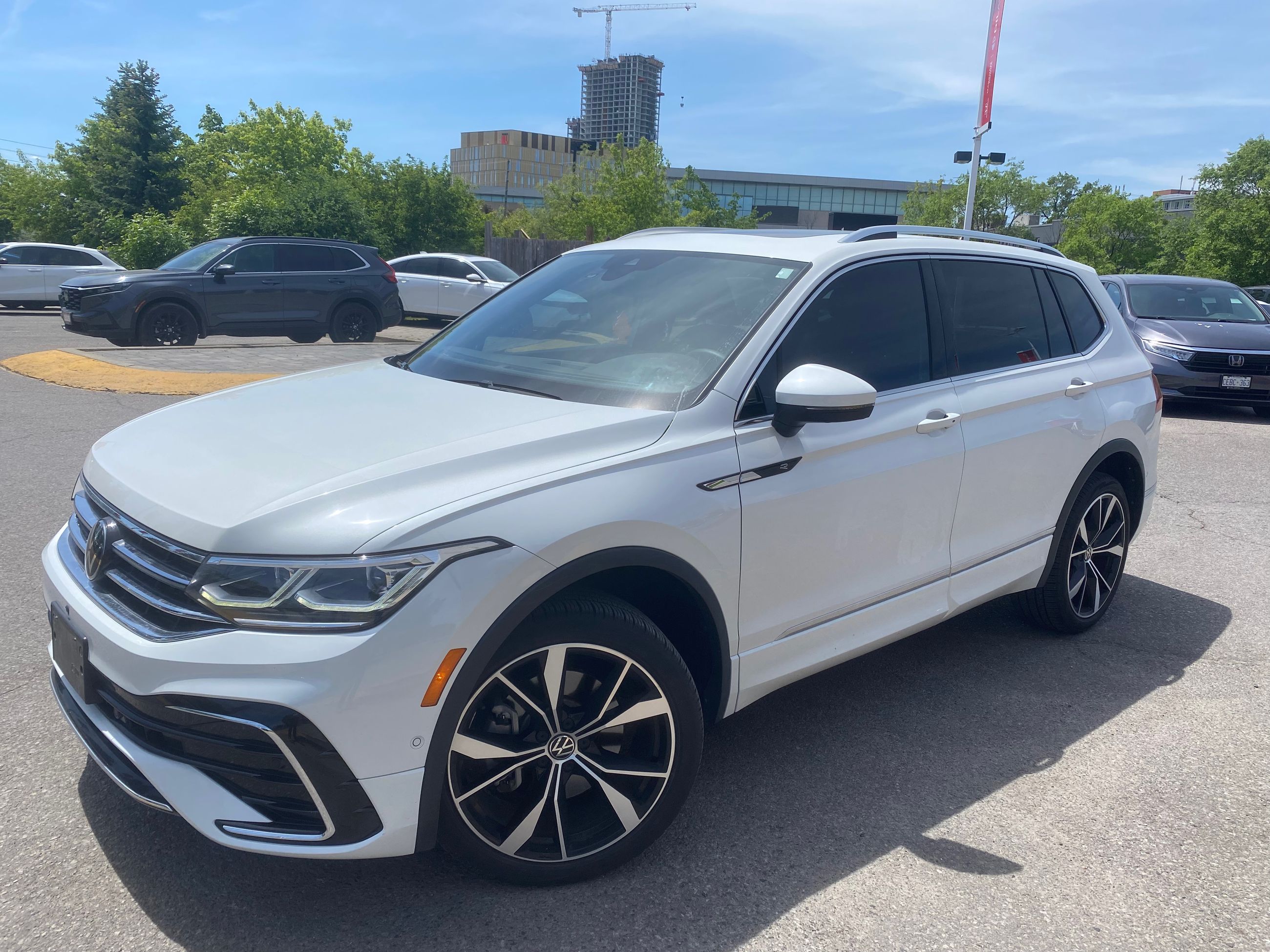 2023 Volkswagen Tiguan Trendline 2.0T 8sp at w/Tip 4M