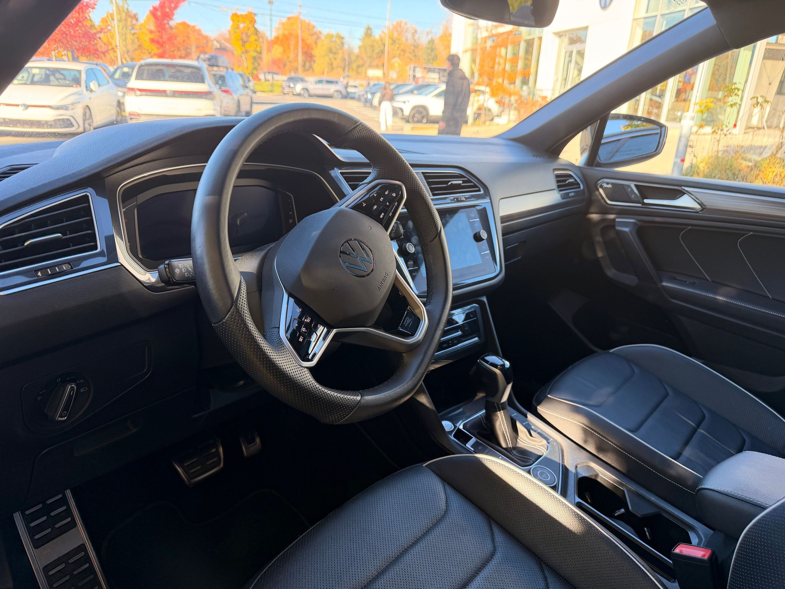 Photo 2024 Volkswagen Tiguan Highline R-Line | Toit Pano | Cuir | Navigation #8