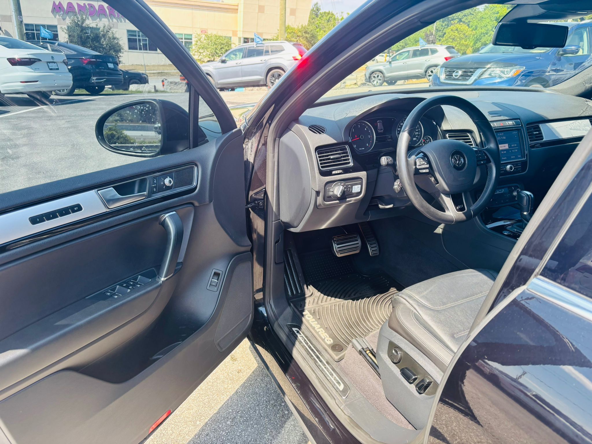 2016 Volkswagen Touareg in Barrie, Ontario