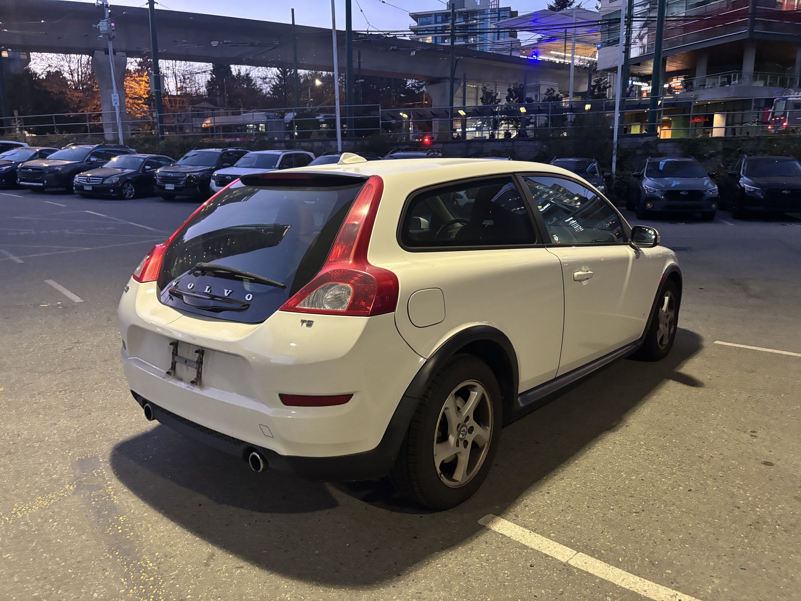 2011  C30