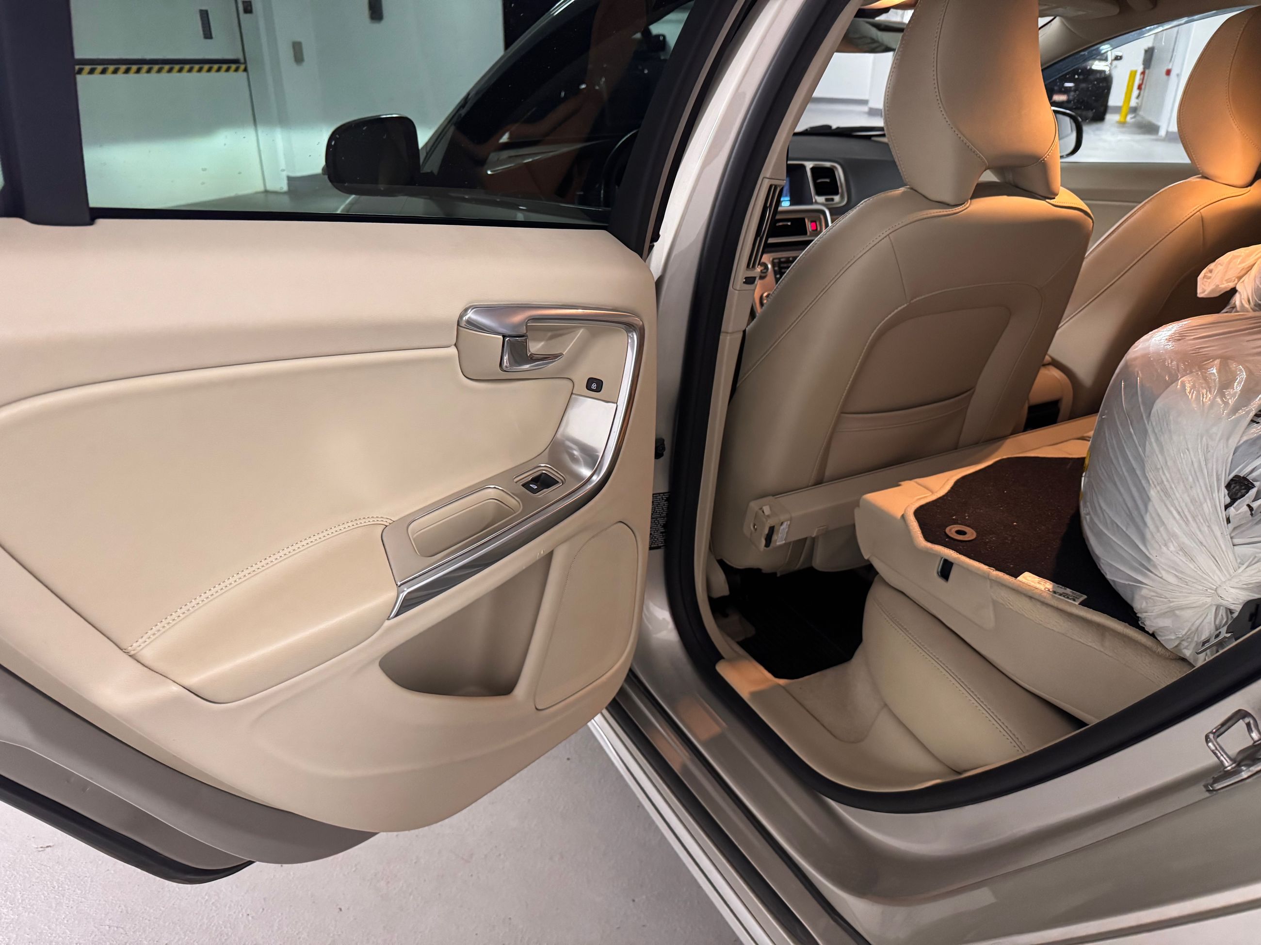 2017 Volvo V60 Cross Country in Vancouver, British Columbia