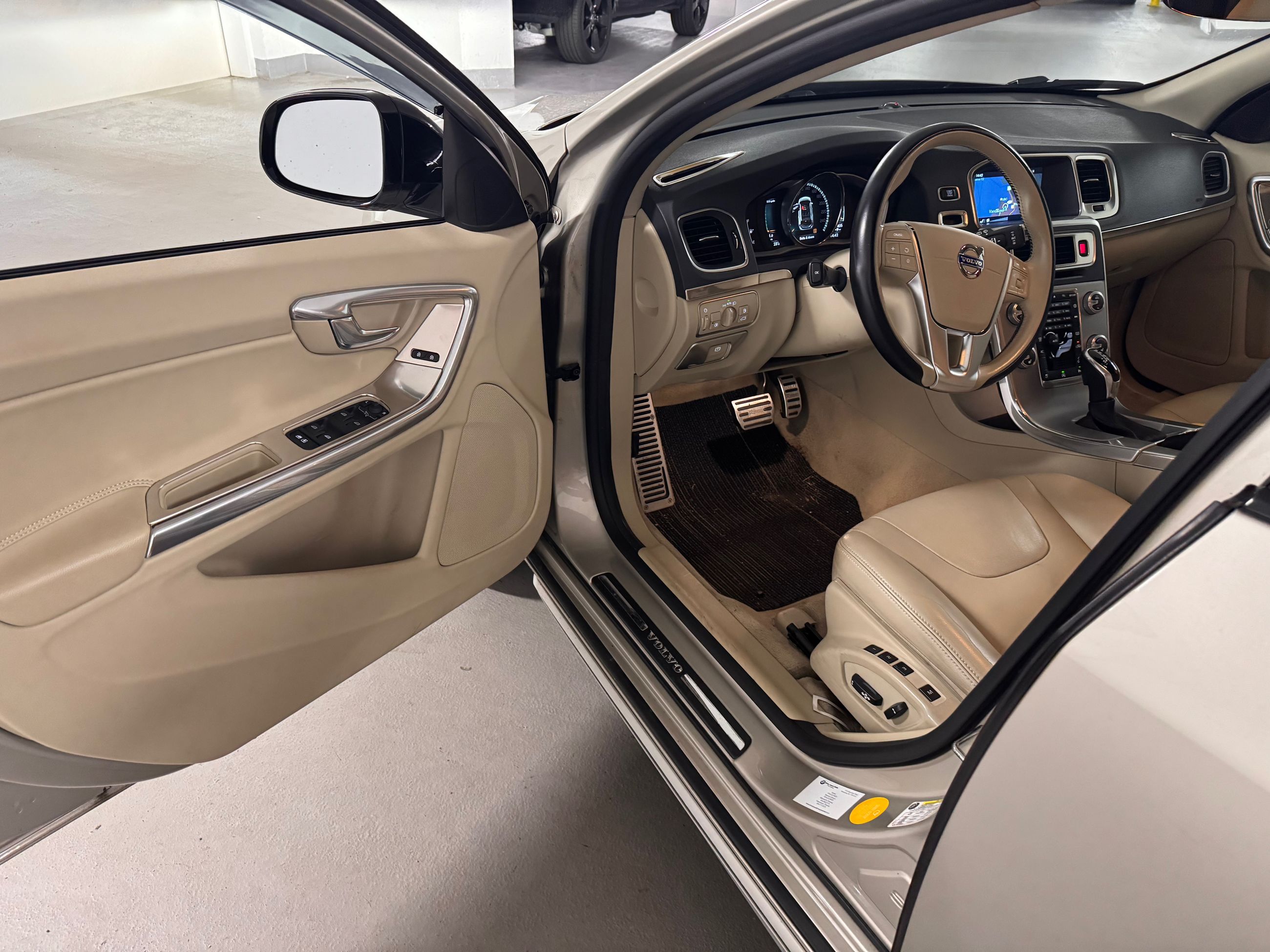 2017 Volvo V60 Cross Country in Vancouver, British Columbia