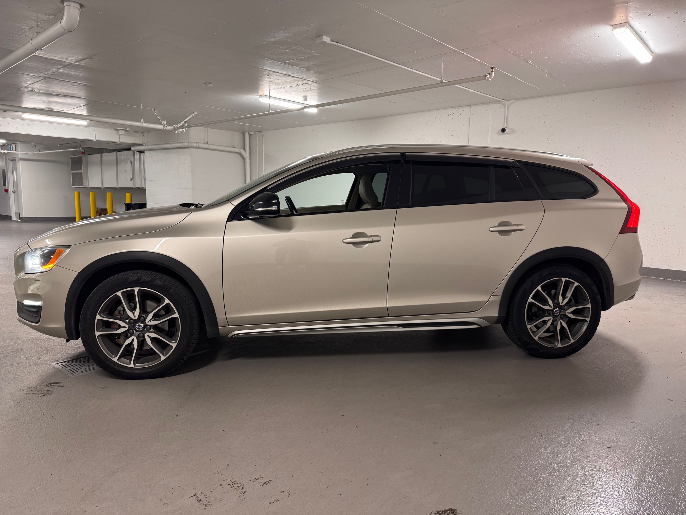2017 Volvo V60 Cross Country in Vancouver, British Columbia