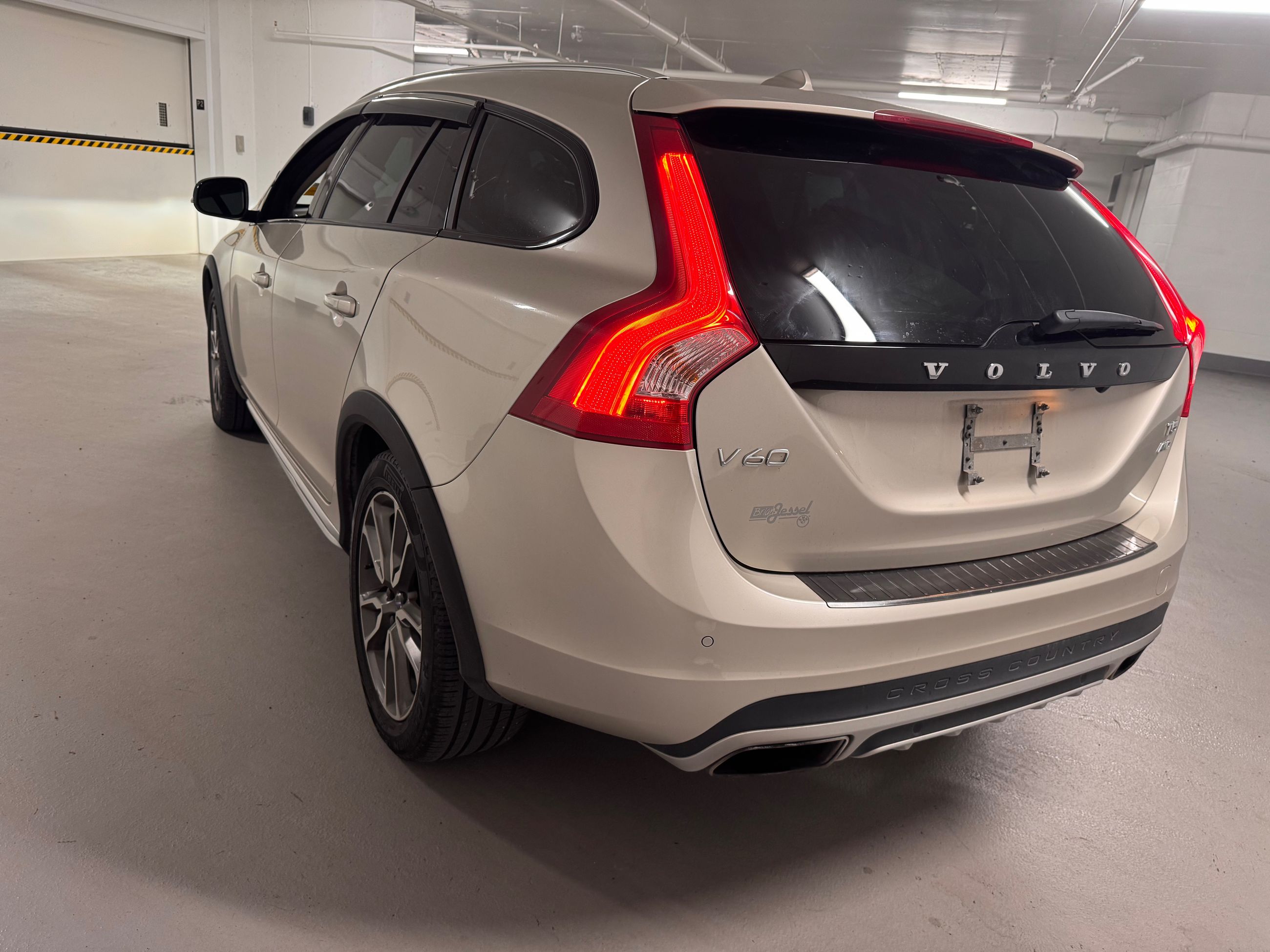 2017 Volvo V60 Cross Country in Vancouver, British Columbia