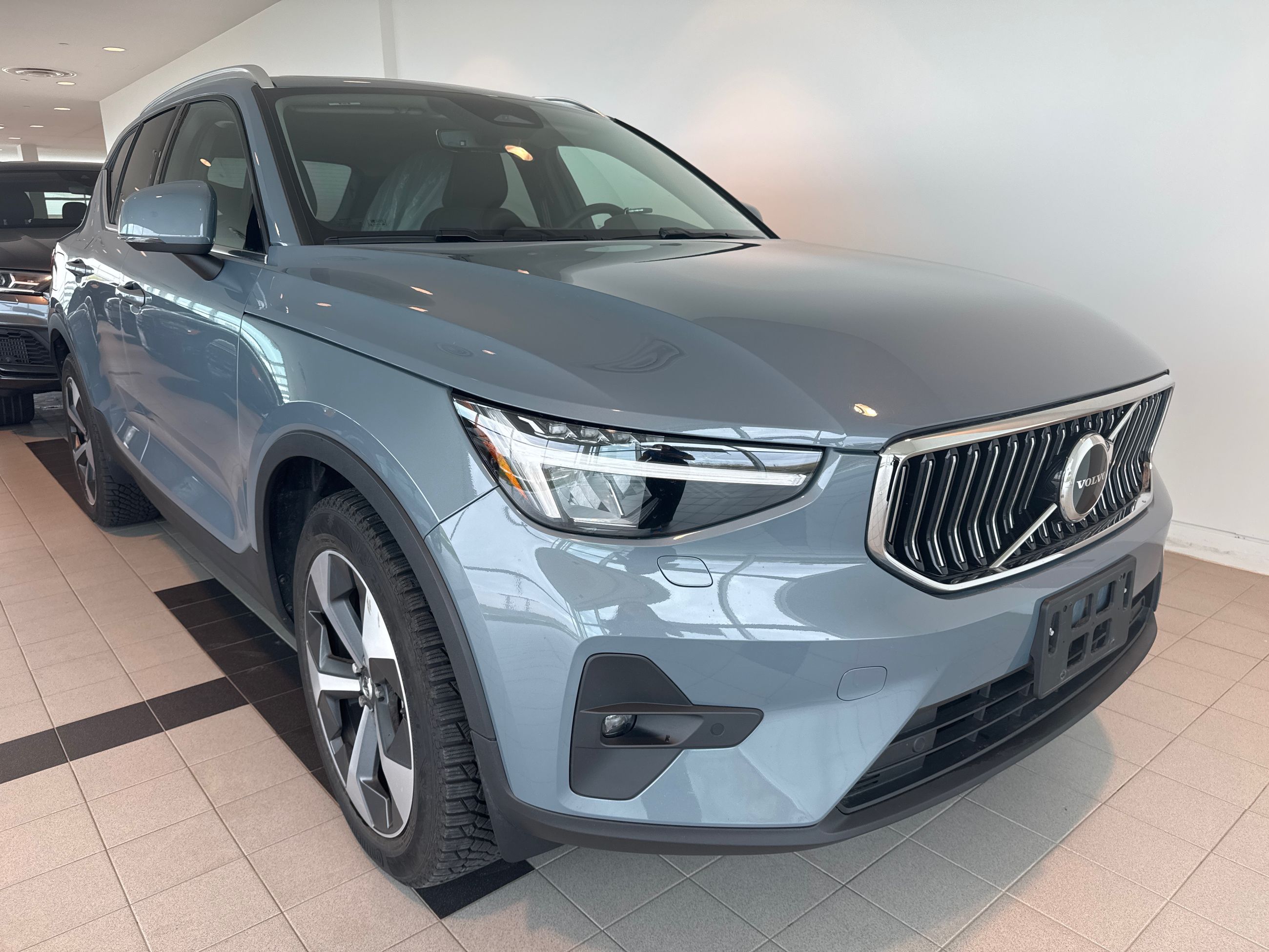 2023 Volvo XC40 in Toronto, Ontario