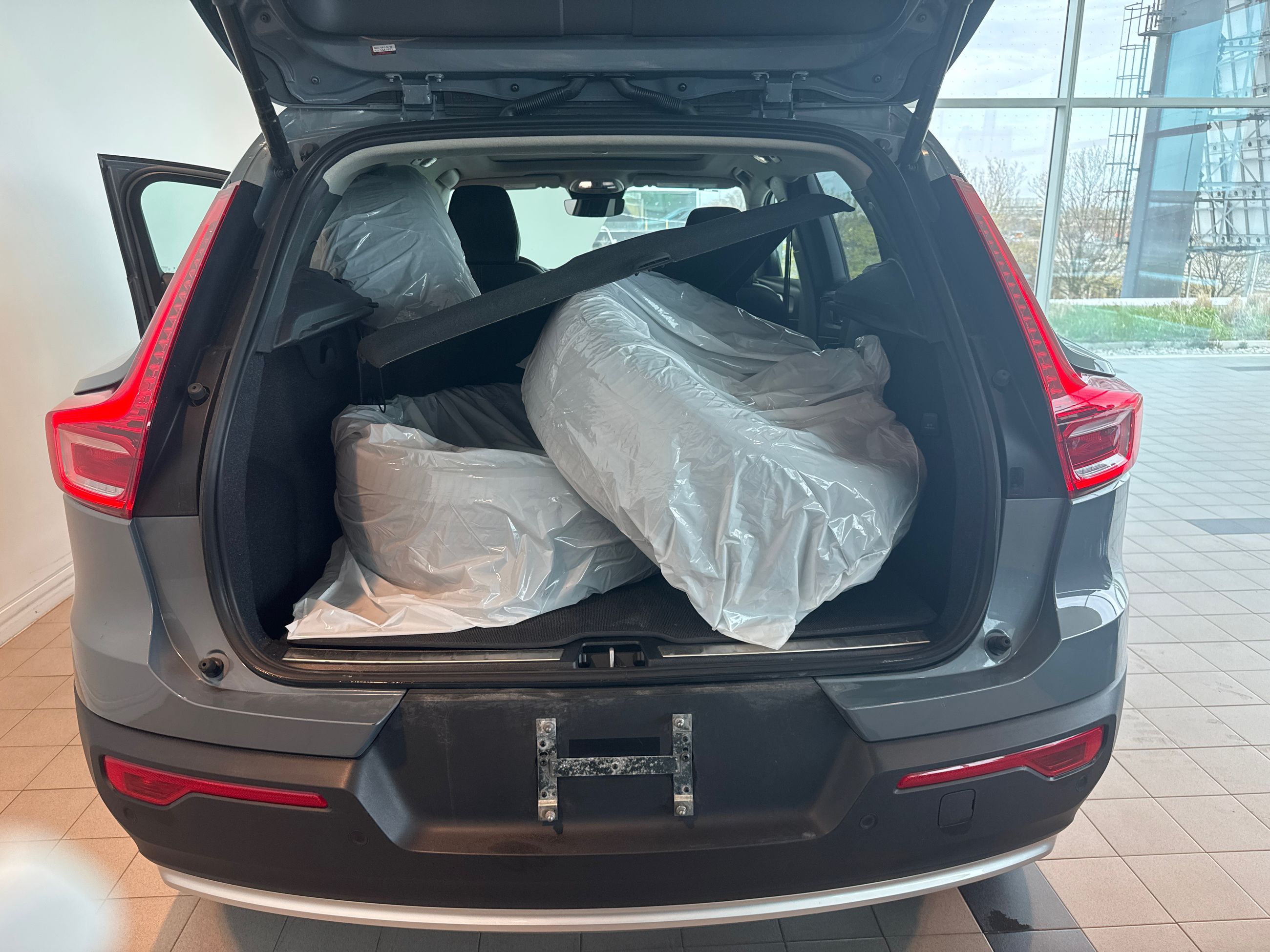 2023 Volvo XC40 in Toronto, Ontario