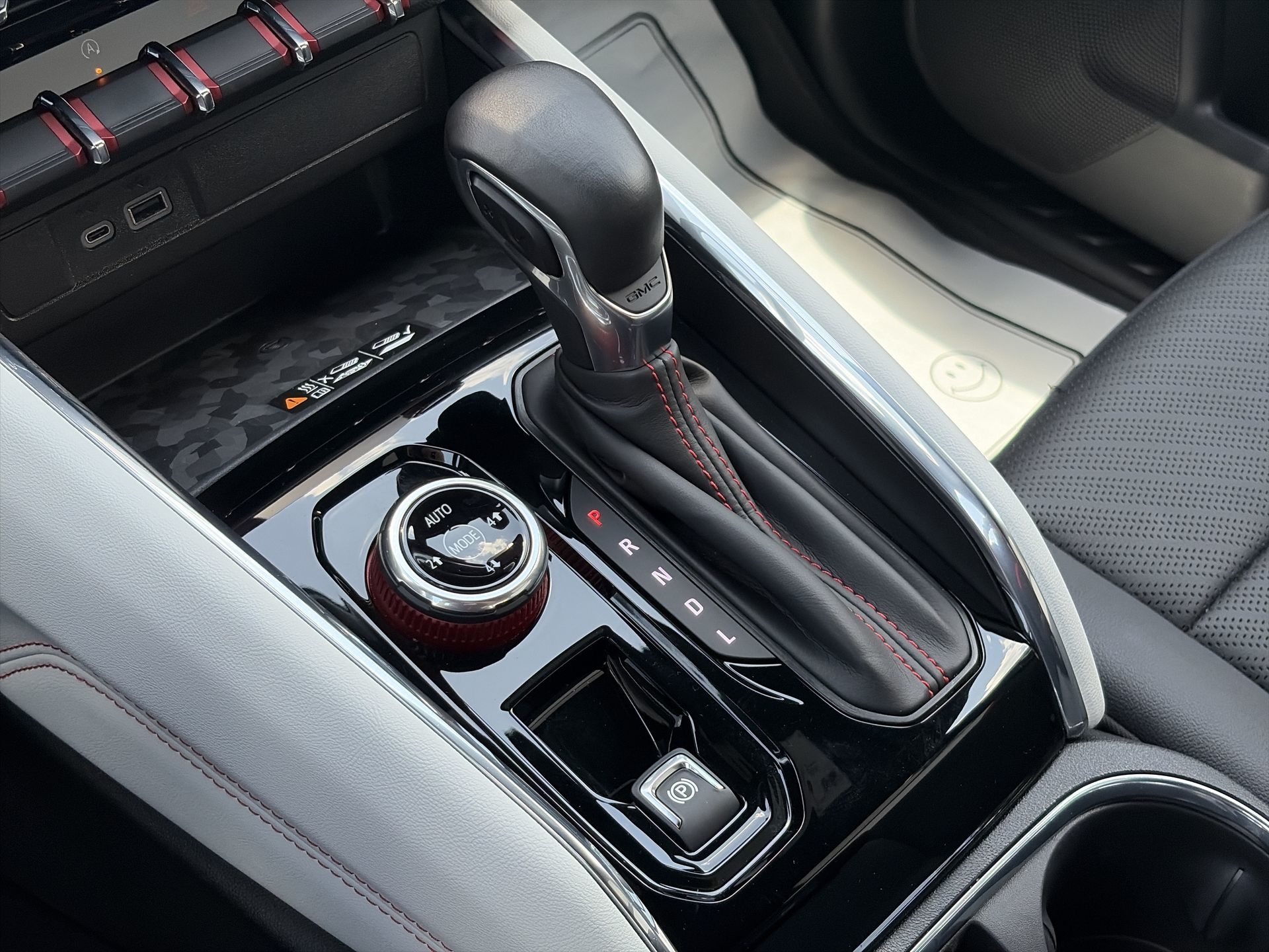 2024 GMC Canyon
