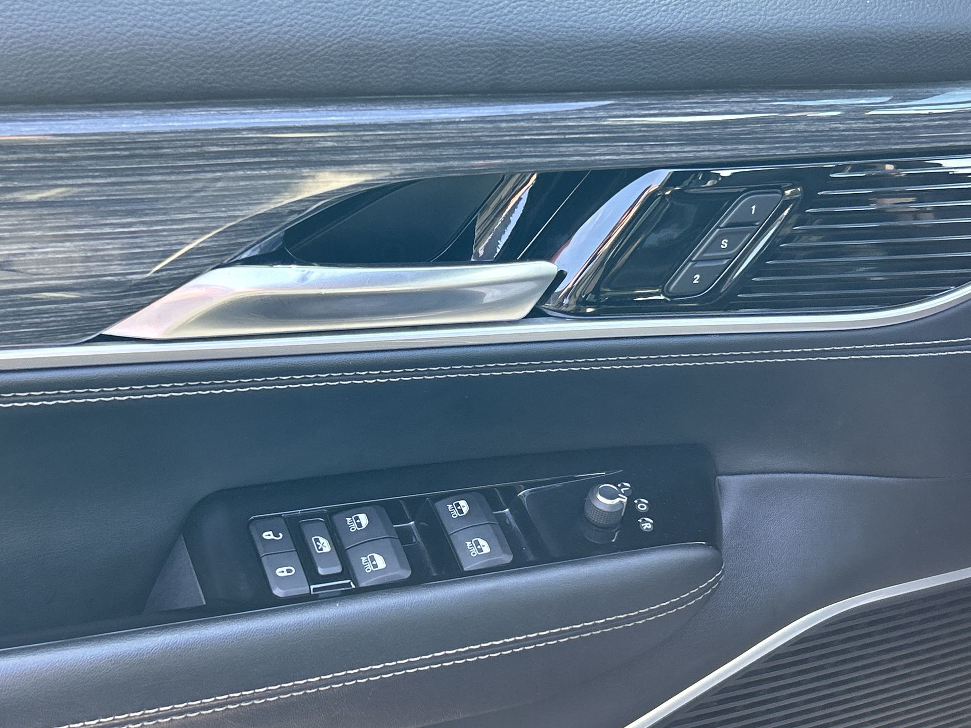 2022 Jeep Wagoneer in Mississauga, Ontario