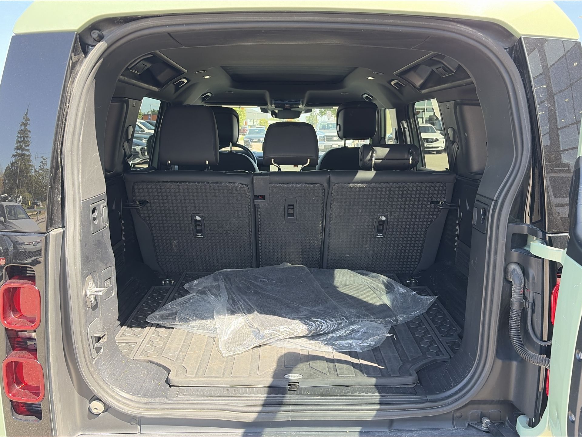 2023 Land Rover Defender 110 in Mississauga, Ontario