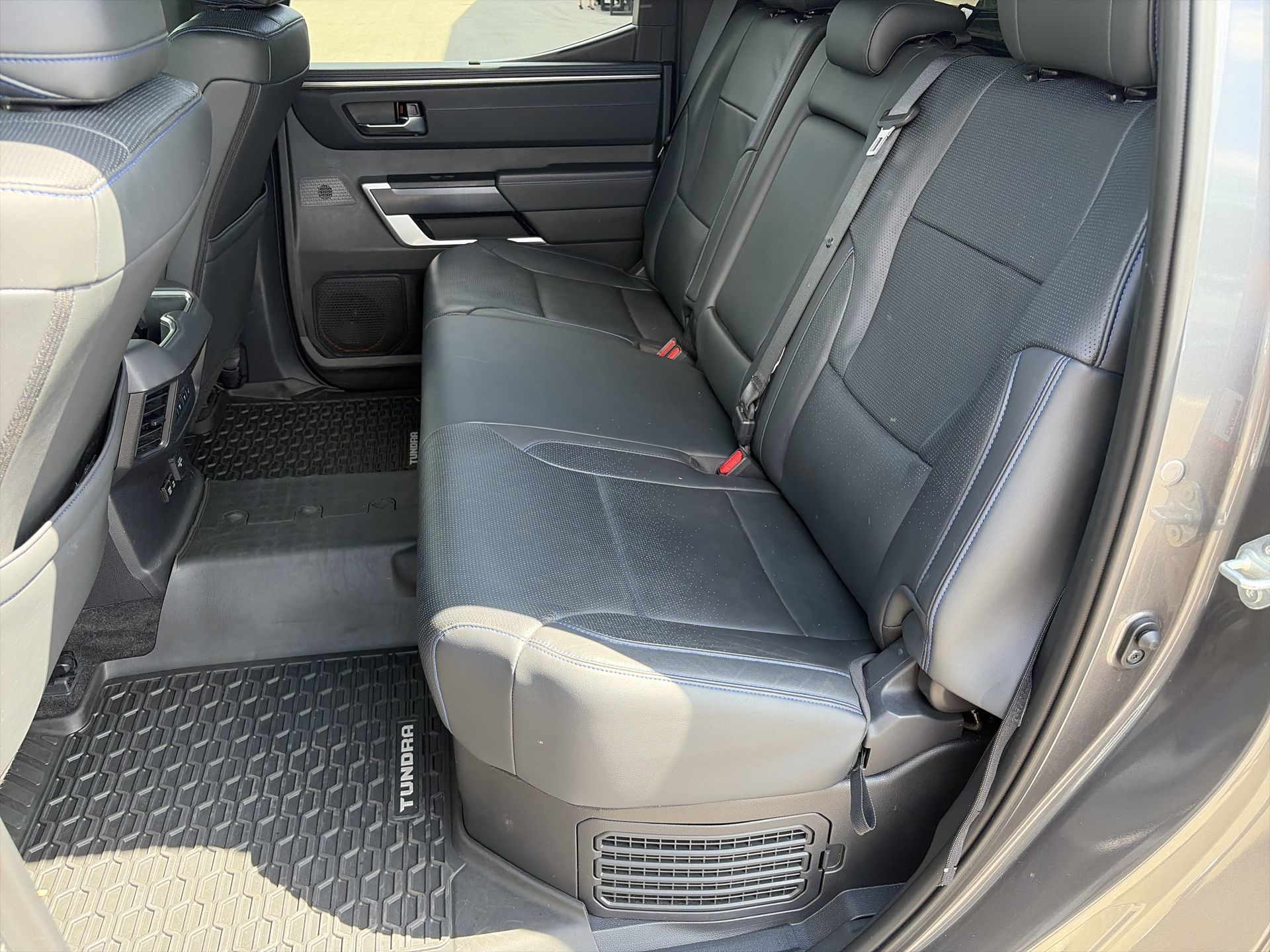Toyota Tundra Hybrid  2025