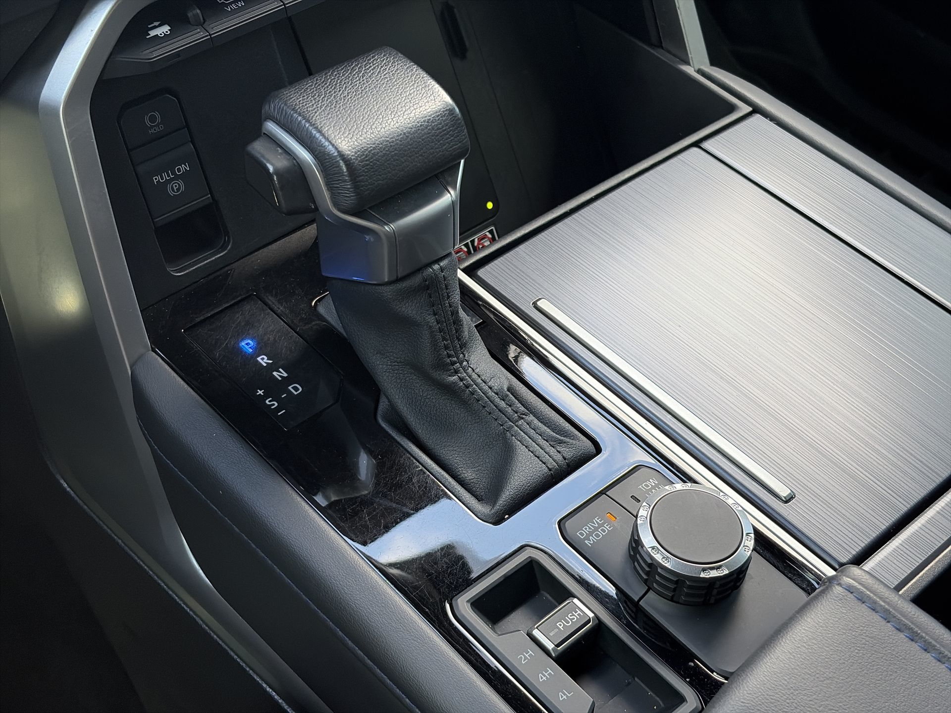 Toyota Tundra Hybrid  2025