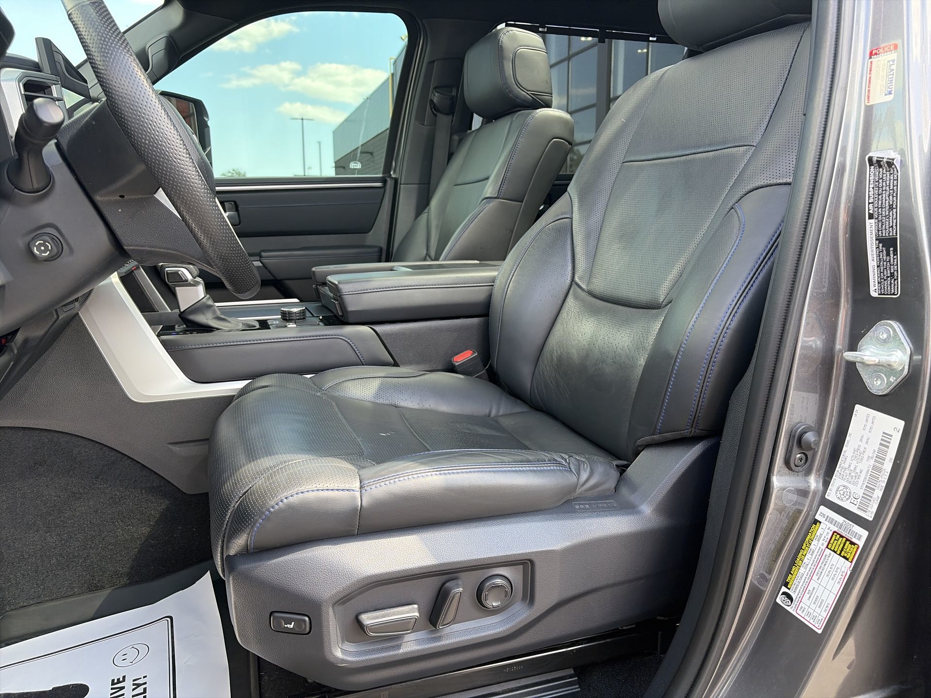 Toyota Tundra Hybrid  2025
