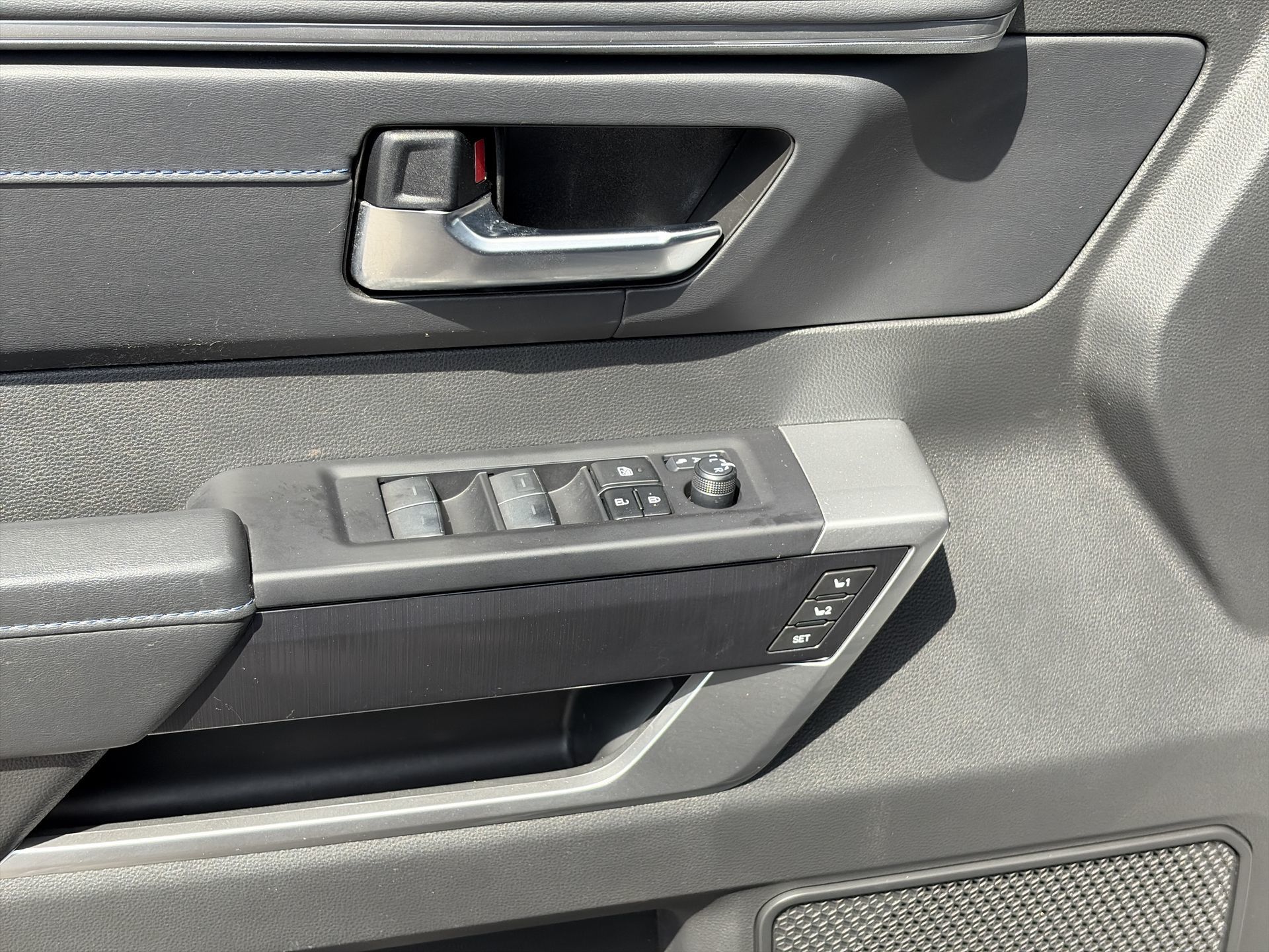 Toyota Tundra Hybrid  2025