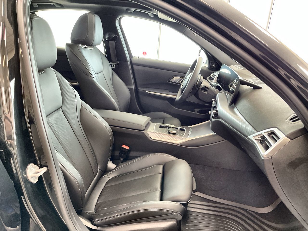 2026 BMW 330i