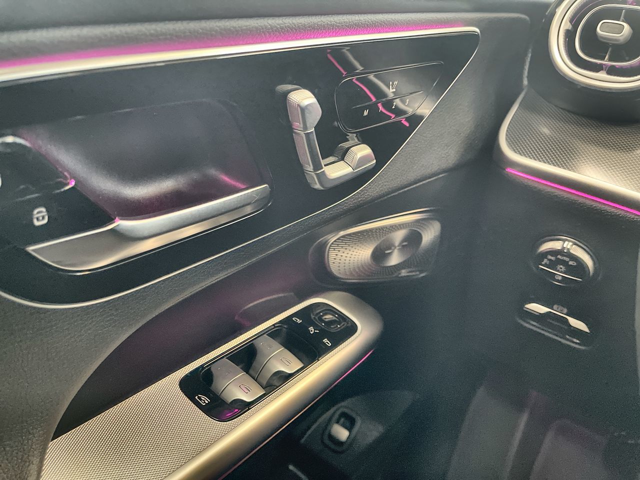 2025 Mercedes-Benz GLC300