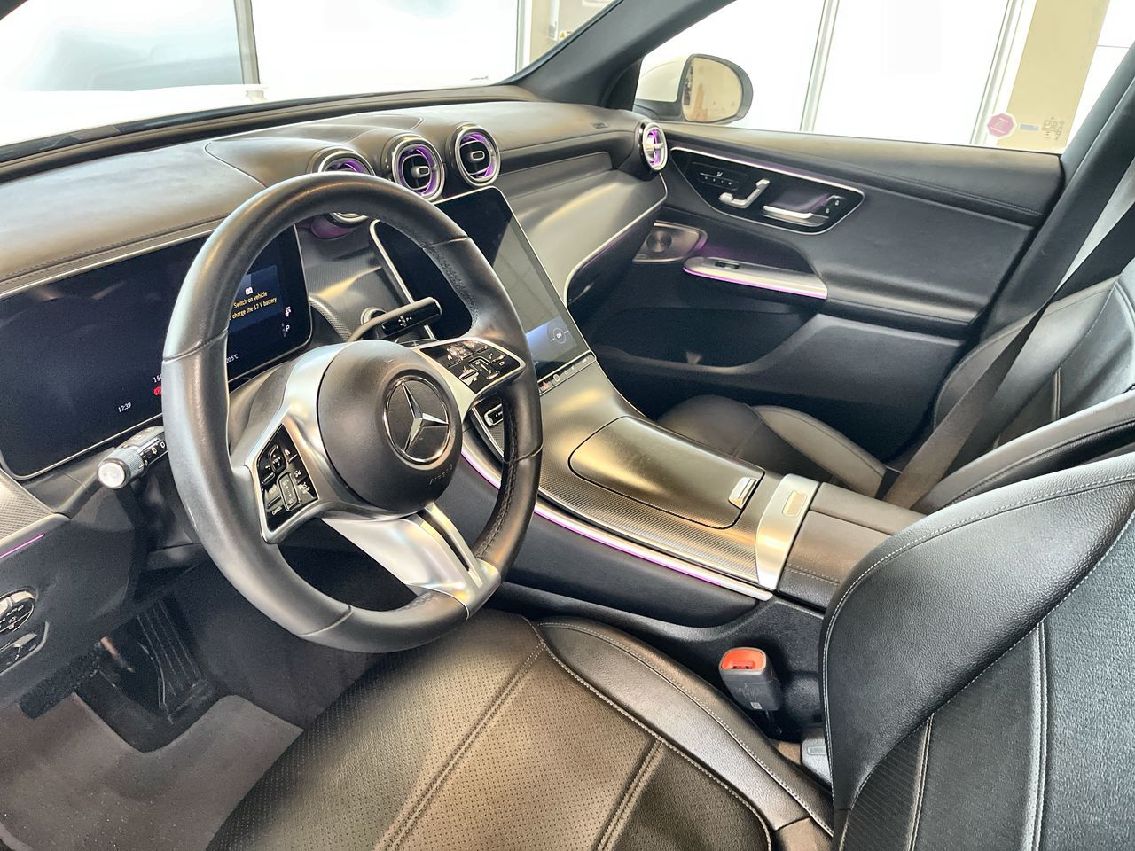 2025 Mercedes-Benz GLC300