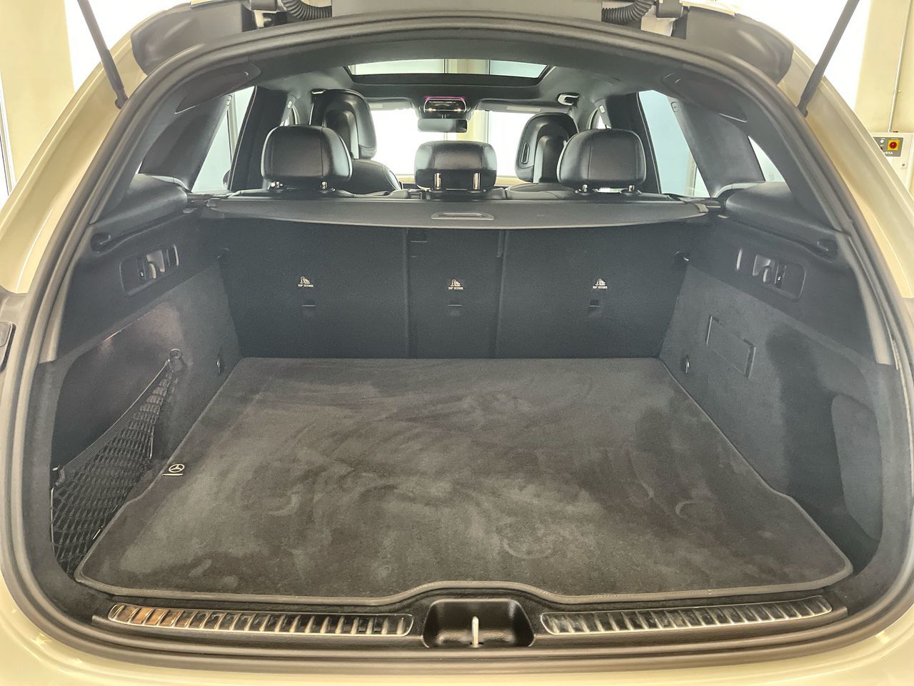 2025 Mercedes-Benz GLC300