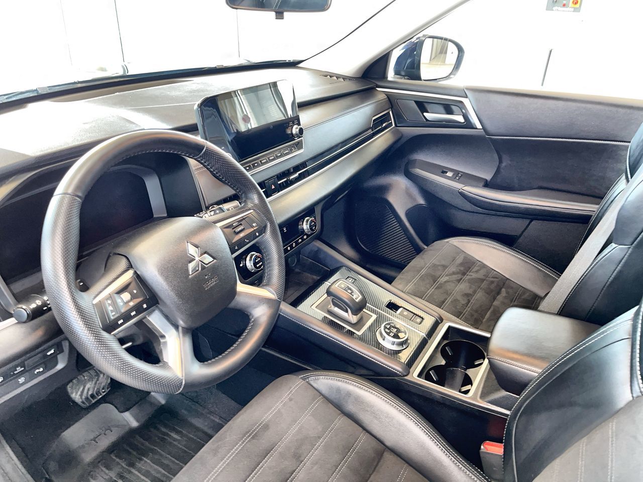 2024 Mitsubishi Outlander Plug-In Hybrid