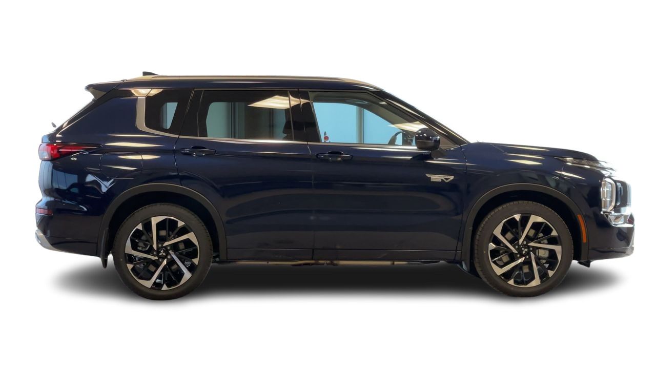 2025 Mitsubishi Outlander Plug-in Hybrid in Regina, Saskatchewan