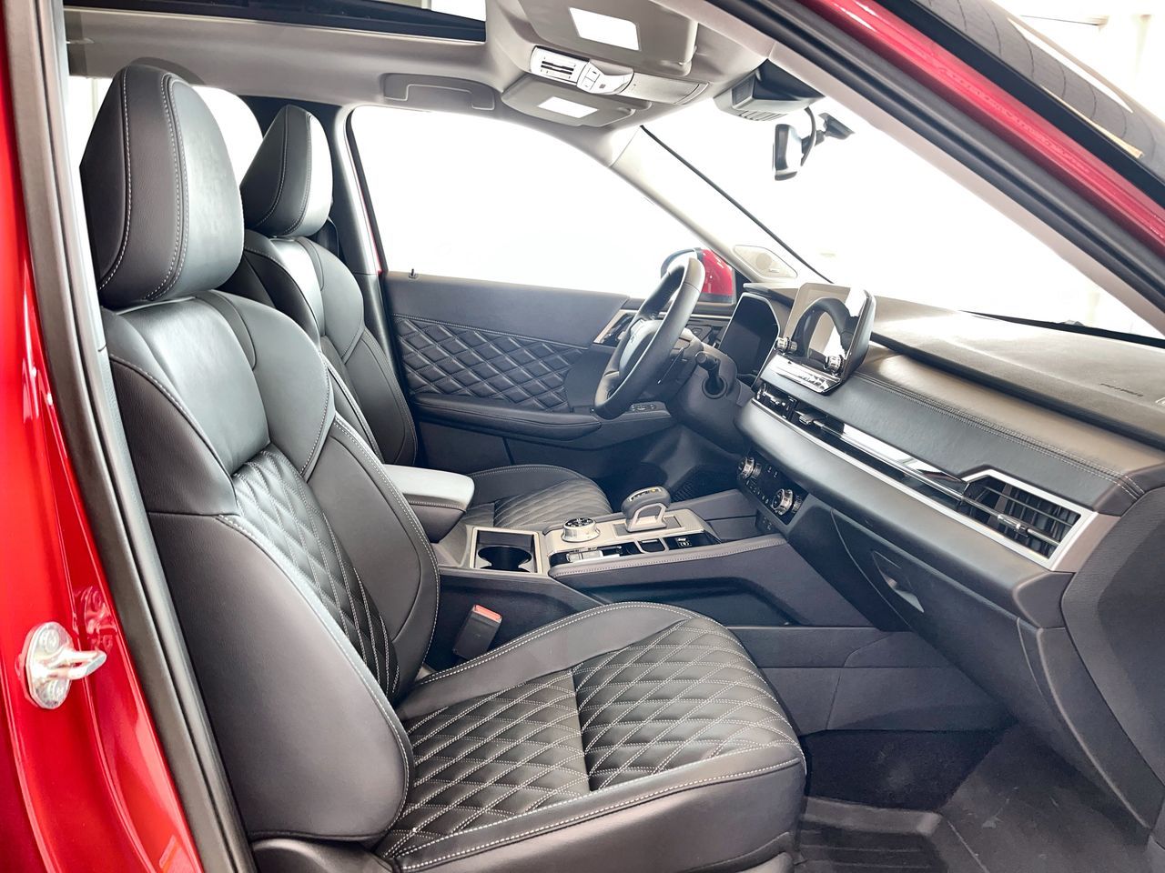 2025 Mitsubishi Outlander Plug-in Hybrid in Regina, Saskatchewan