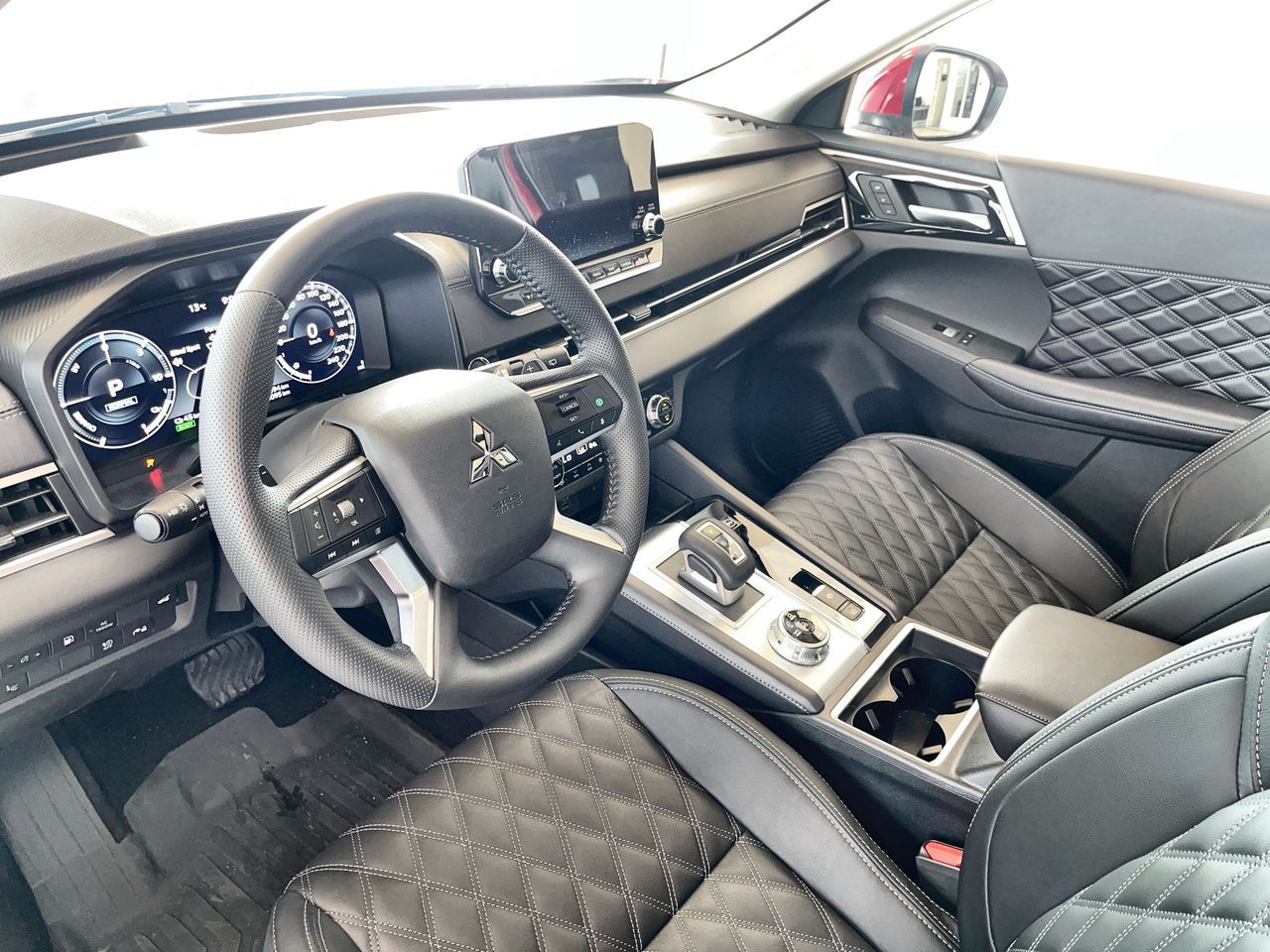 2025 Mitsubishi Outlander Plug-in Hybrid in Regina, Saskatchewan