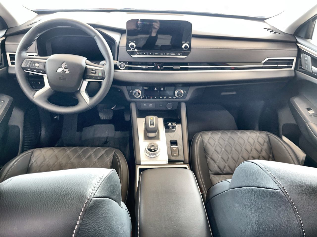 2025 Mitsubishi Outlander Plug-in Hybrid in Regina, Saskatchewan