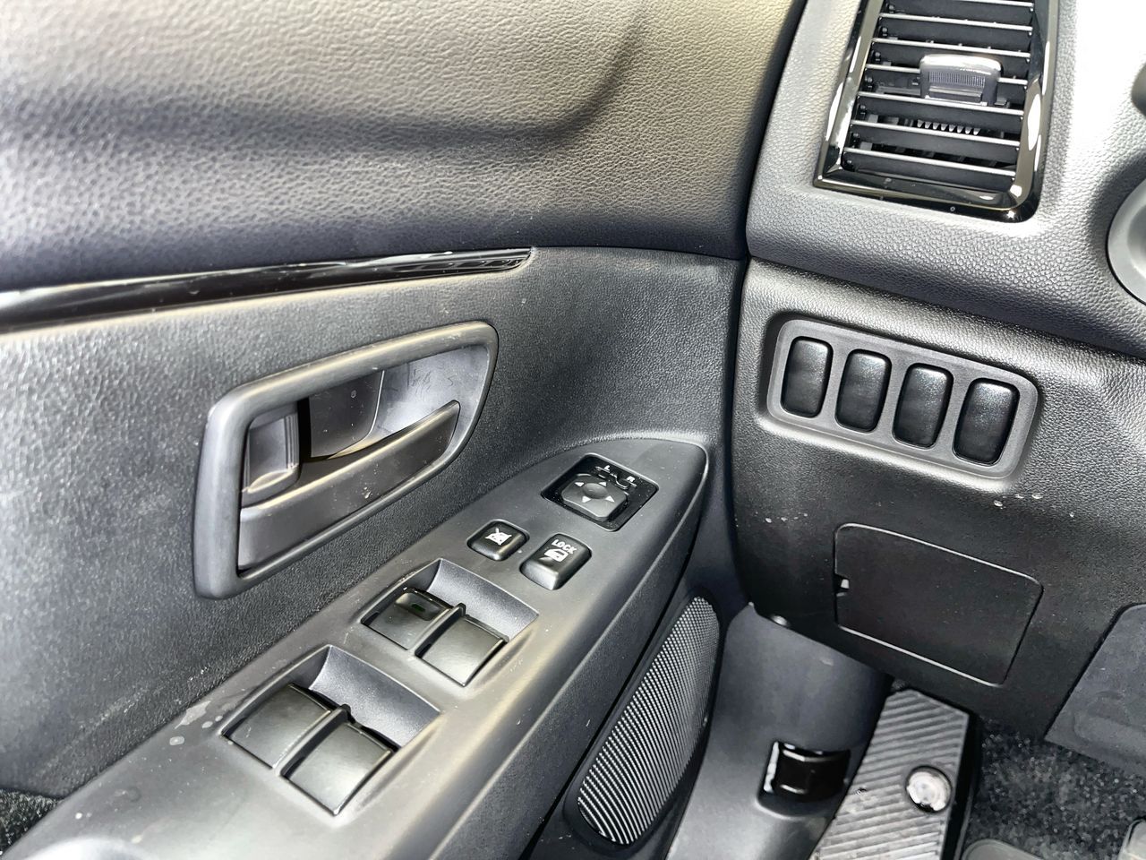 2027 Mitsubishi RVR