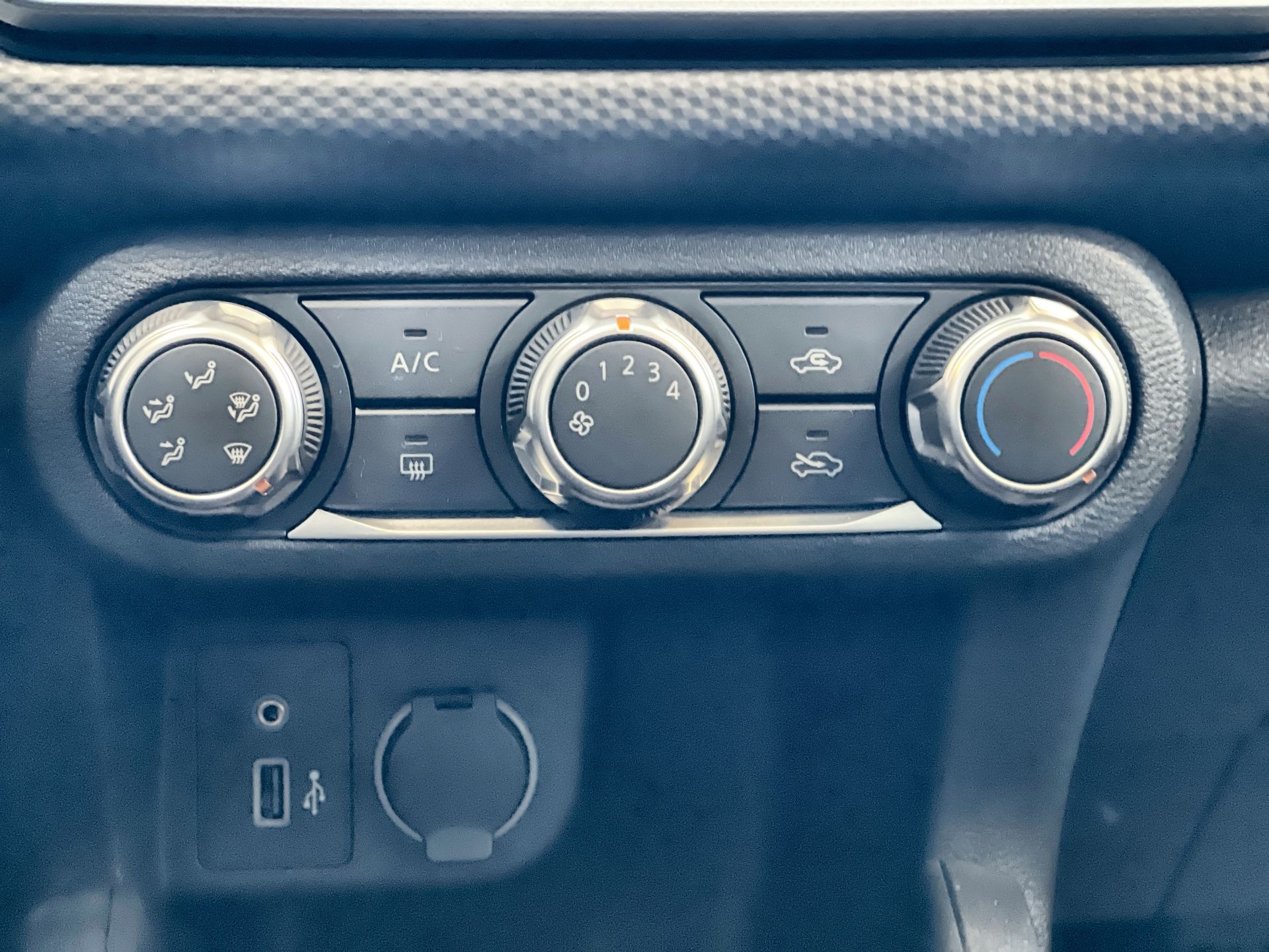 2025 Nissan Kicks Play