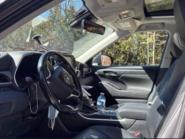 2020 Toyota Highlander in Regina, Saskatchewan
