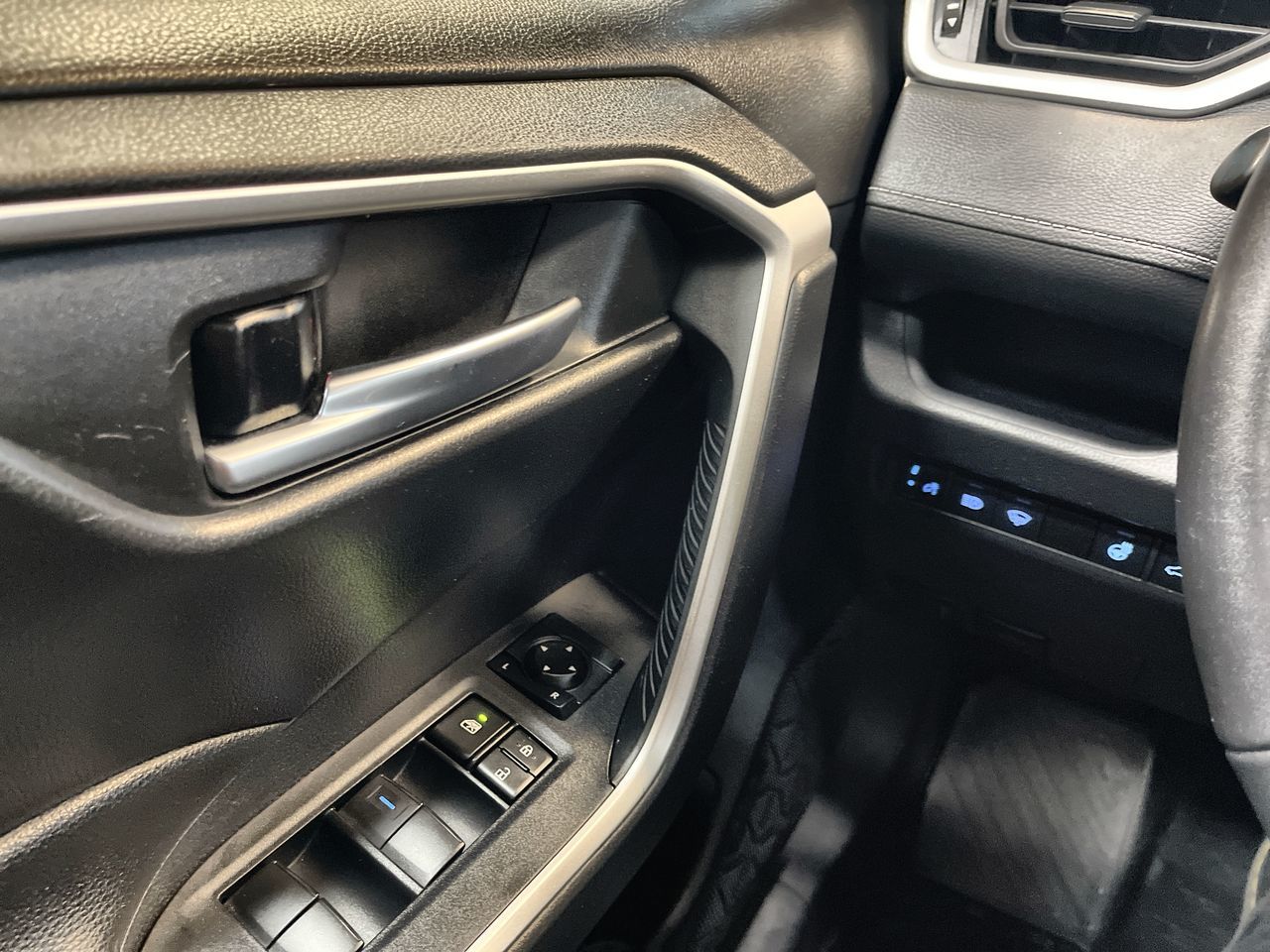 Toyota RAV4  2021 à Regina, Saskatchewan