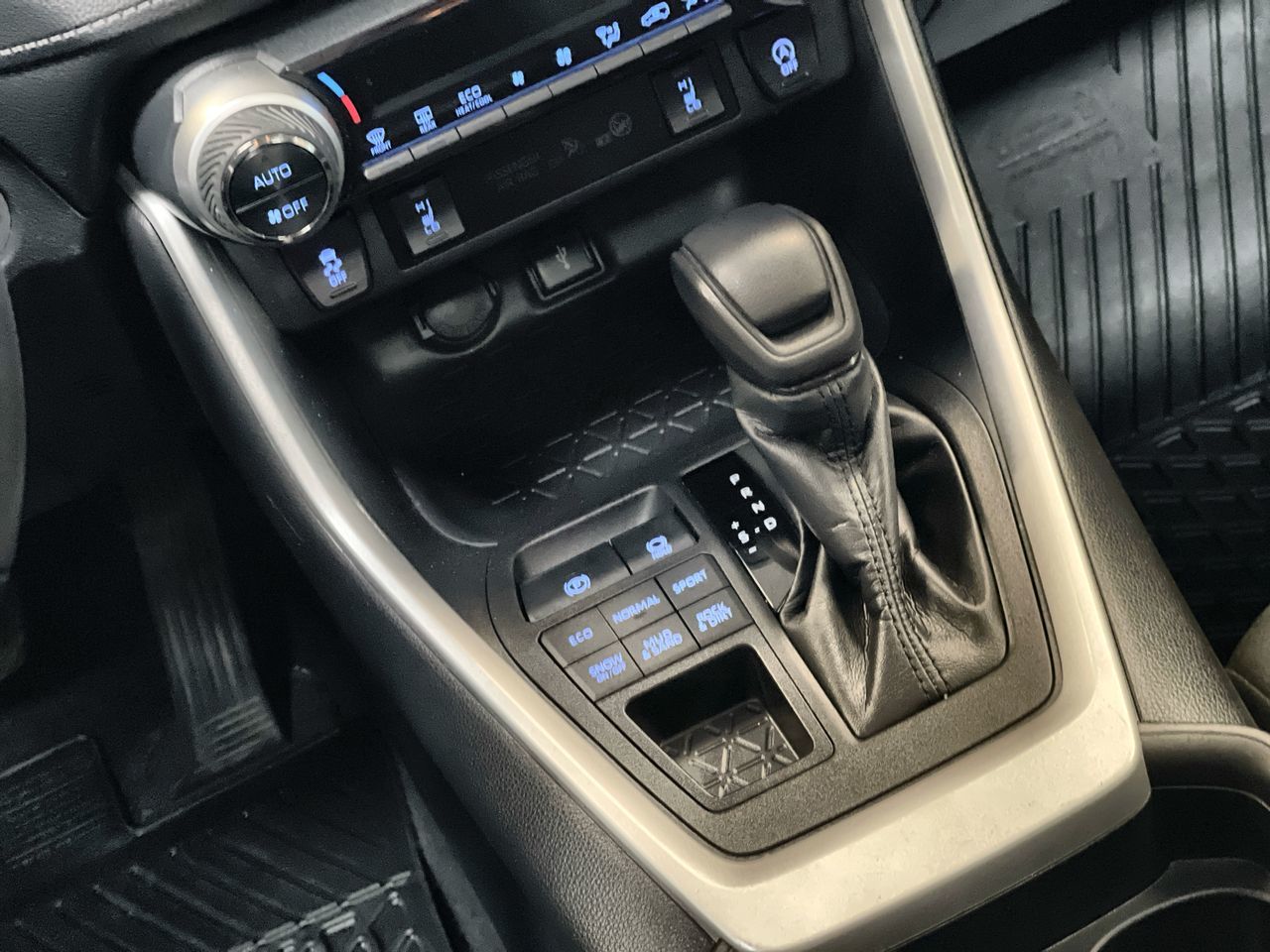 Toyota RAV4  2021 à Regina, Saskatchewan