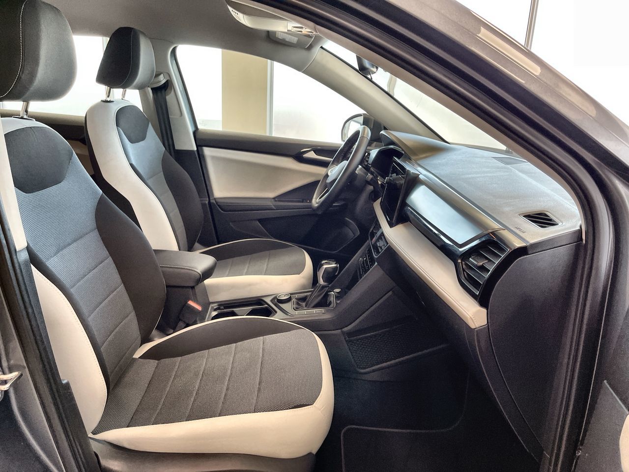 2025 Volkswagen Taos