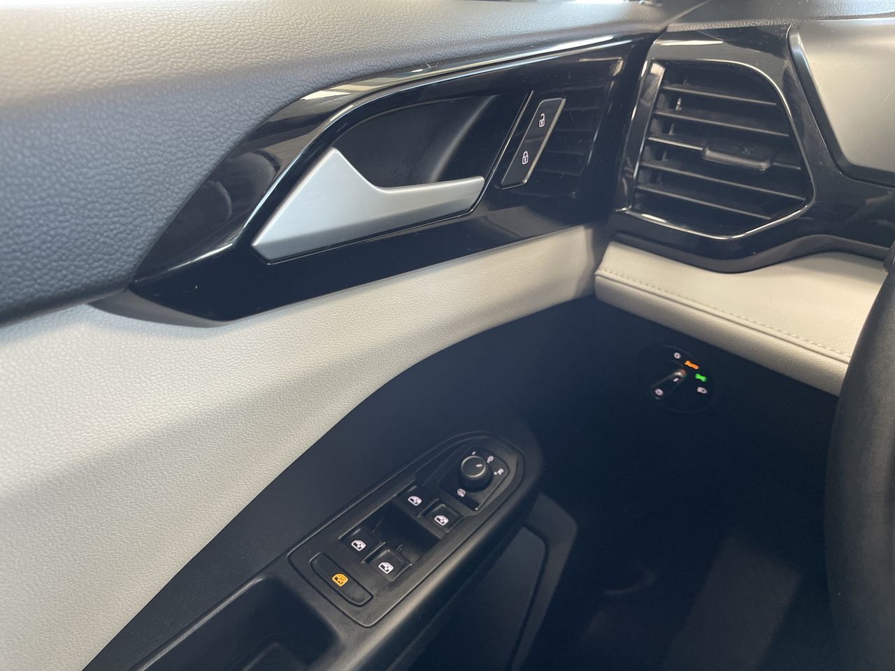 2025 Volkswagen Taos