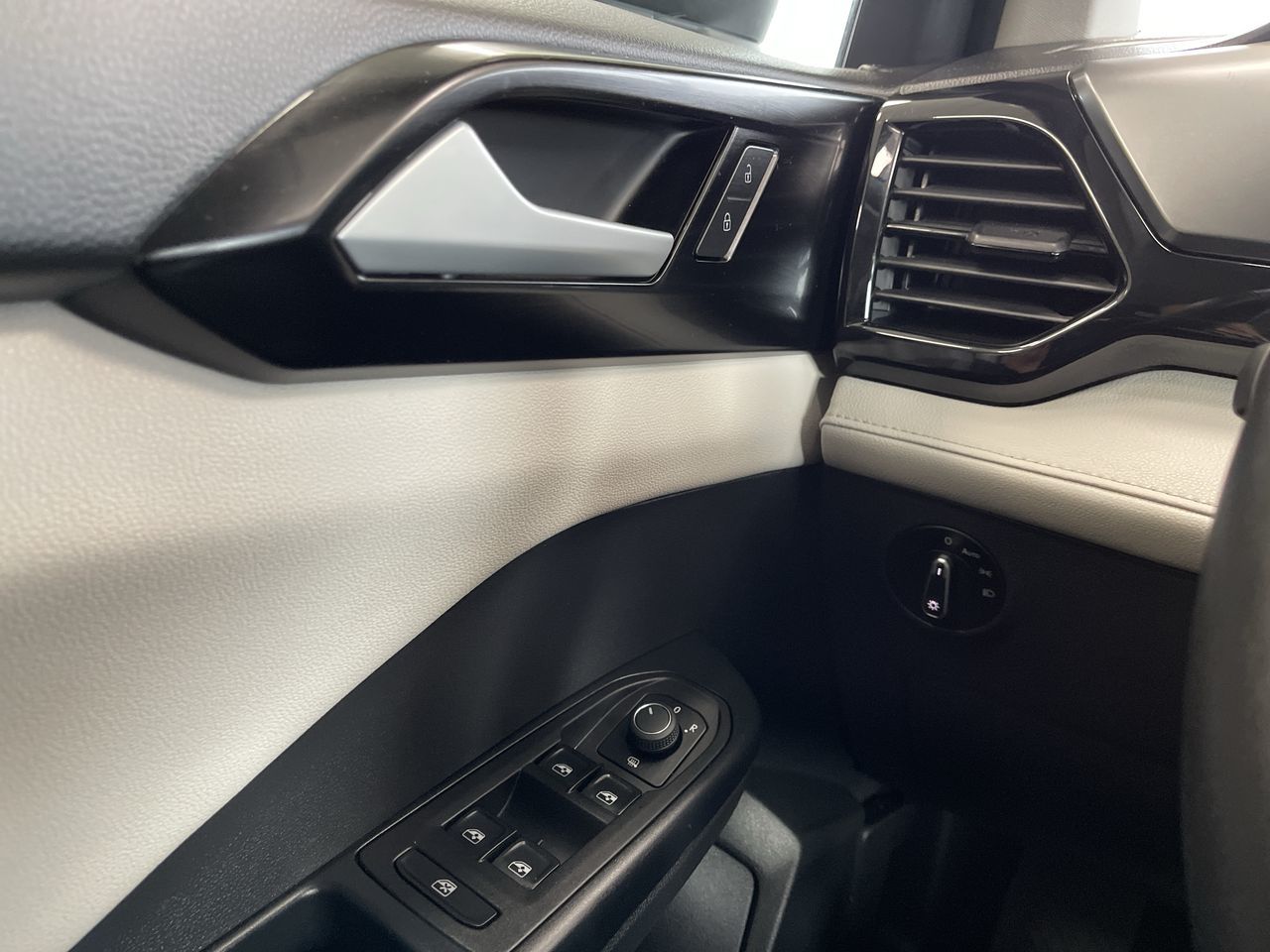 2025 Volkswagen Taos