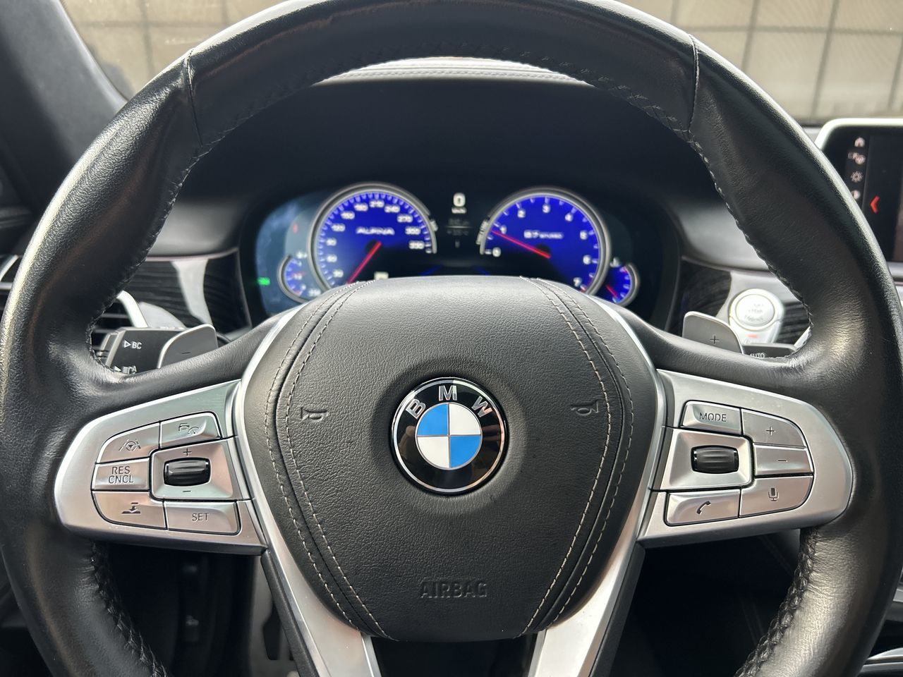 2019  750i
