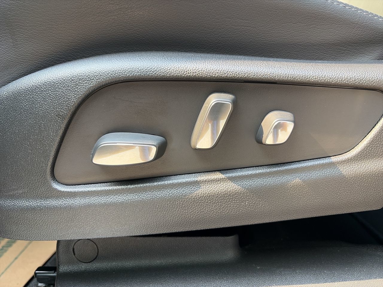2025  XT5