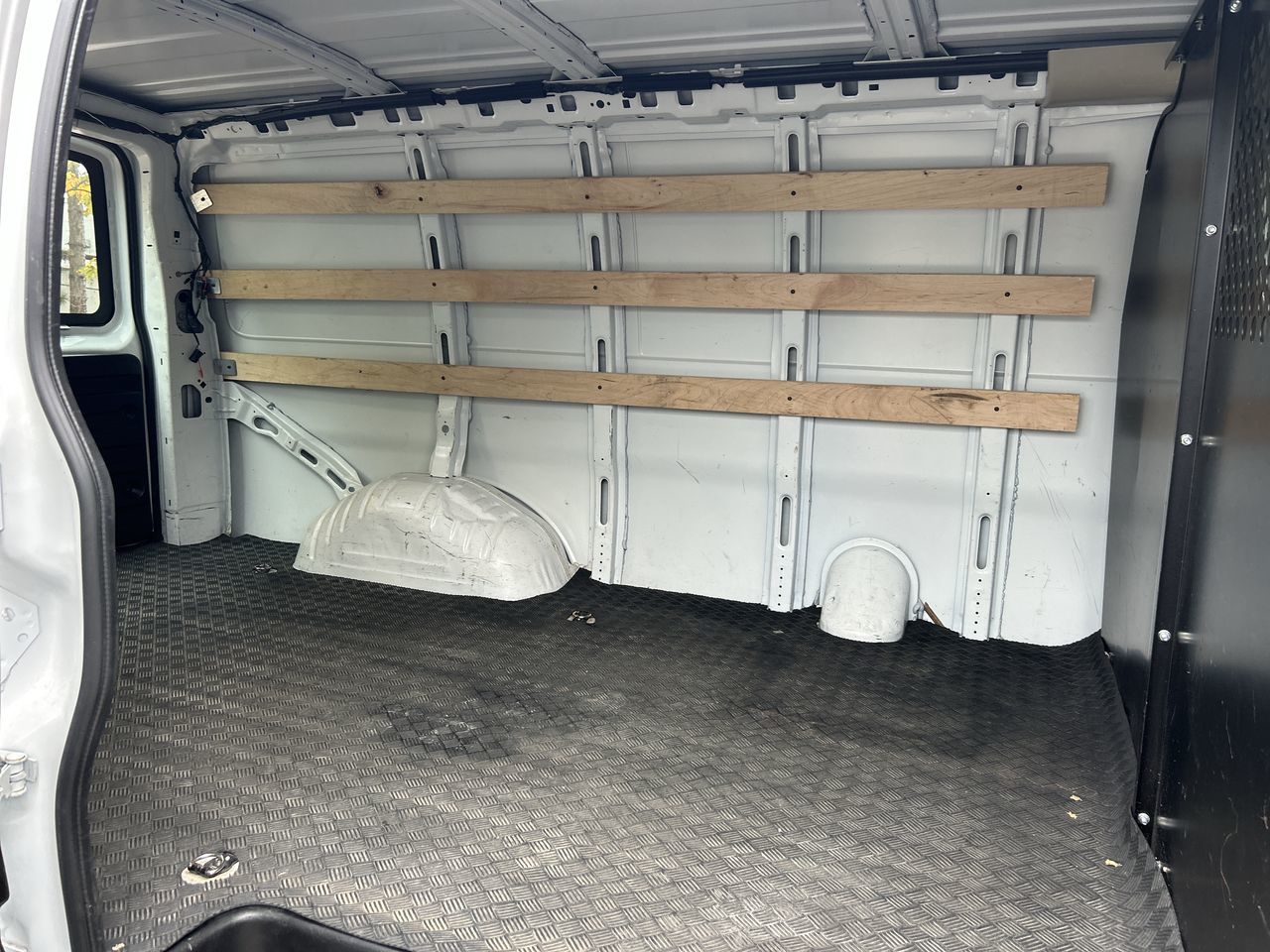 2023 GMC Savana Cargo 2500