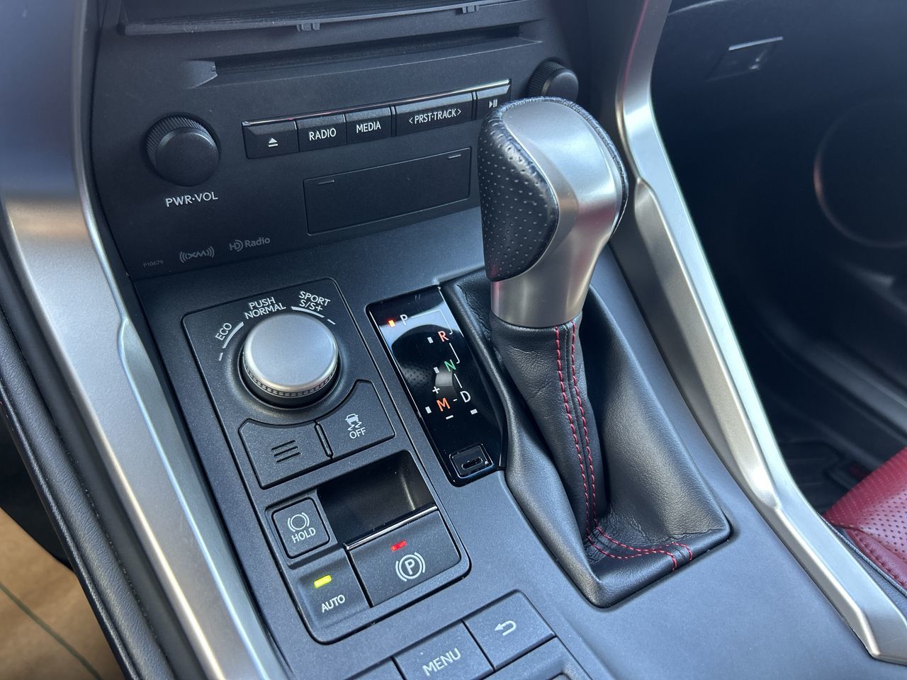2017  NX 200t
