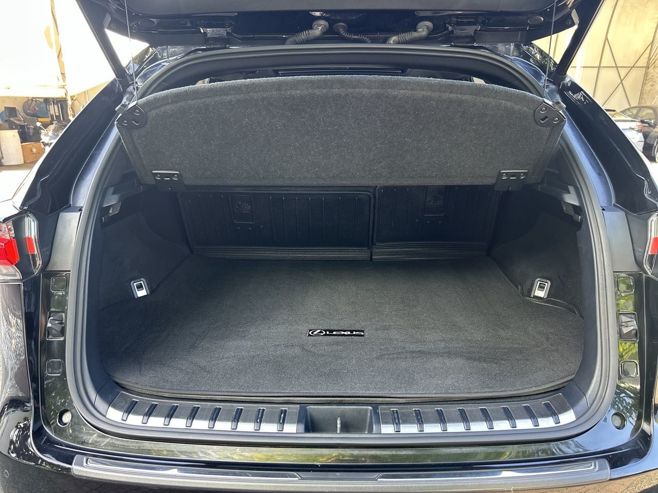 2017  NX 200t