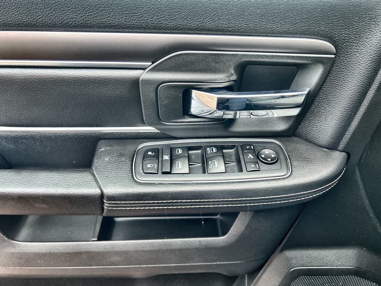 2021  RAM 1500 Classic Crew Cab 4x4 (DS)