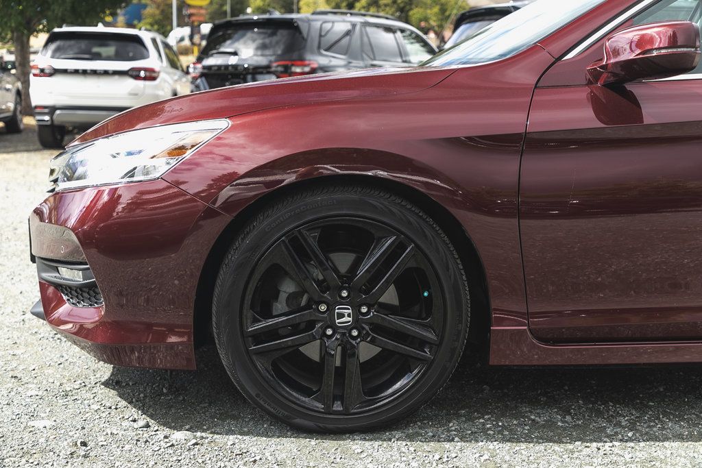 Photo 2017 Honda Accord Sedan Touring #4