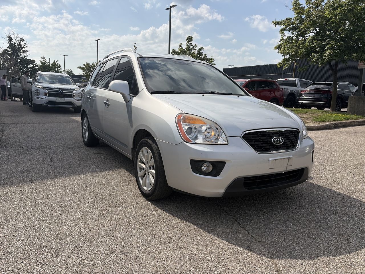 2012 Kia Rondo in Mississauga, Ontario