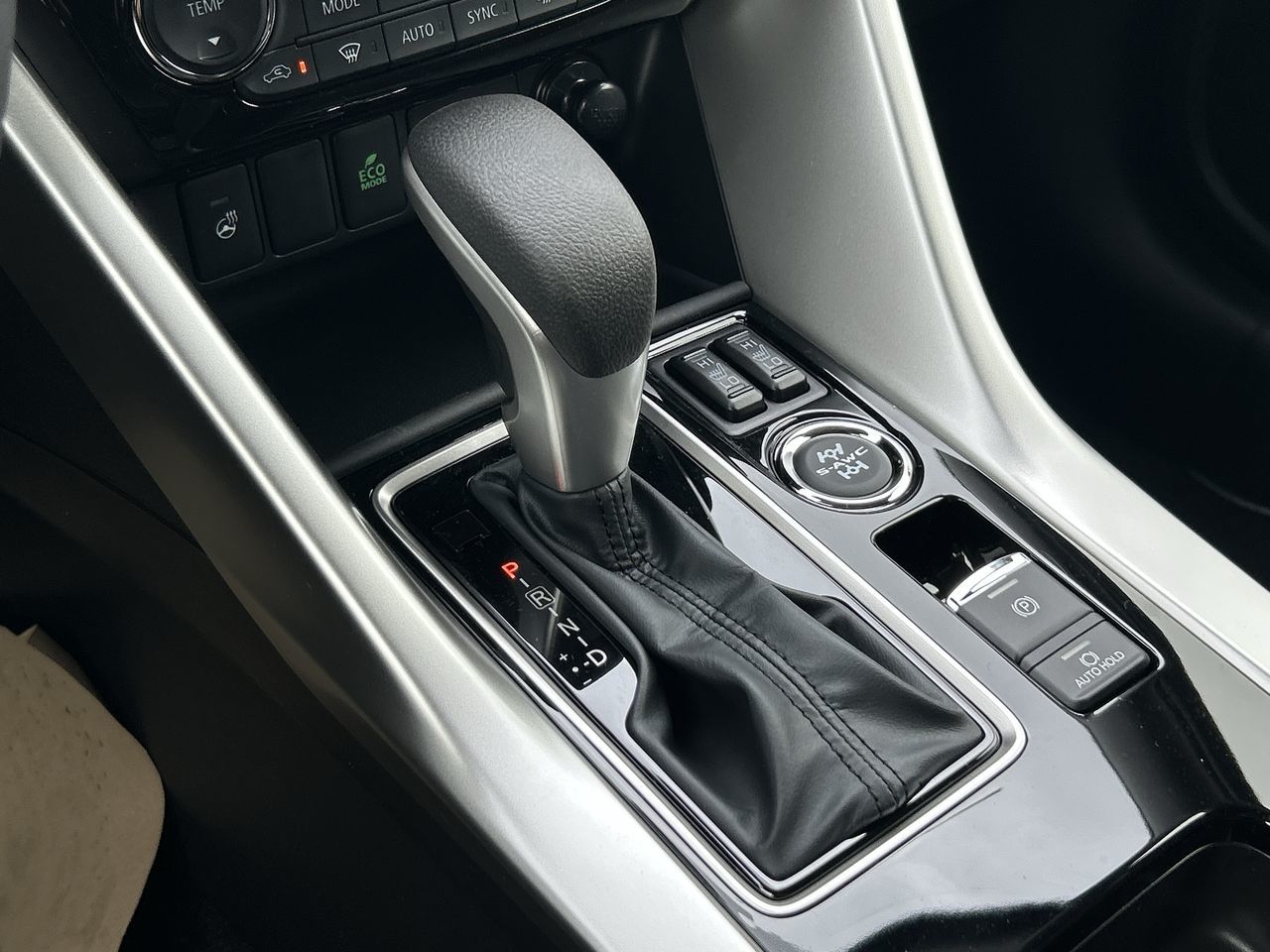 2025 Mitsubishi ECLIPSE CROSS in Mississauga, Ontario