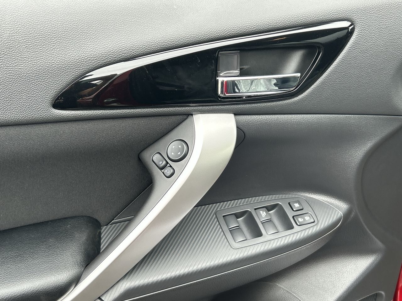 2025 Mitsubishi ECLIPSE CROSS in Mississauga, Ontario