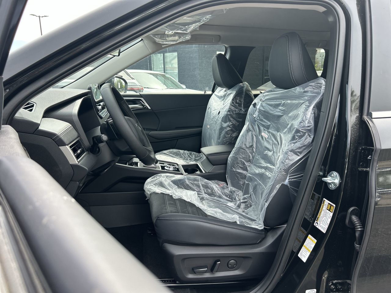 2025 Mitsubishi Outlander Plug-in Hybrid in Mississauga, Ontario