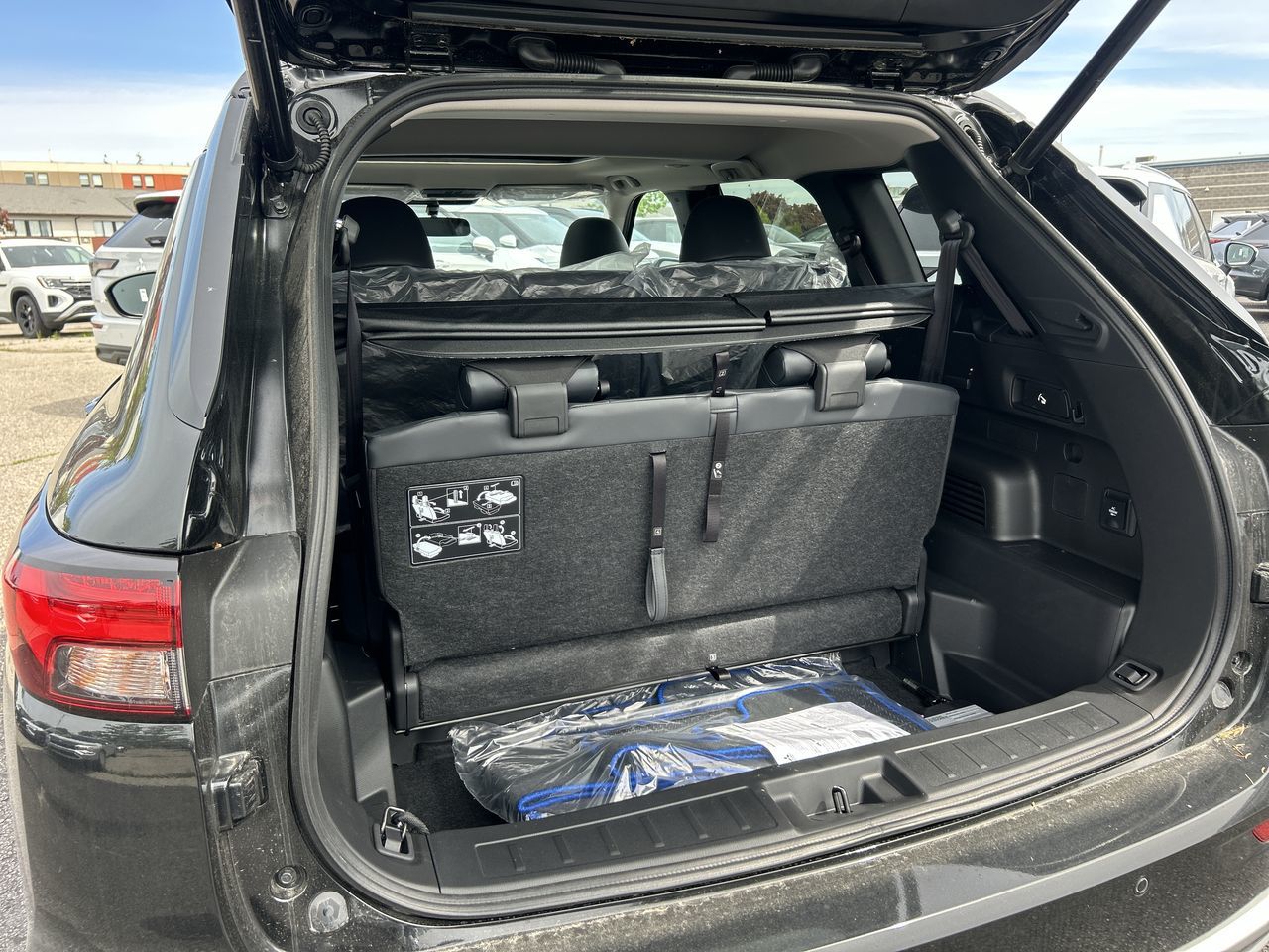 2025 Mitsubishi Outlander Plug-in Hybrid in Mississauga, Ontario