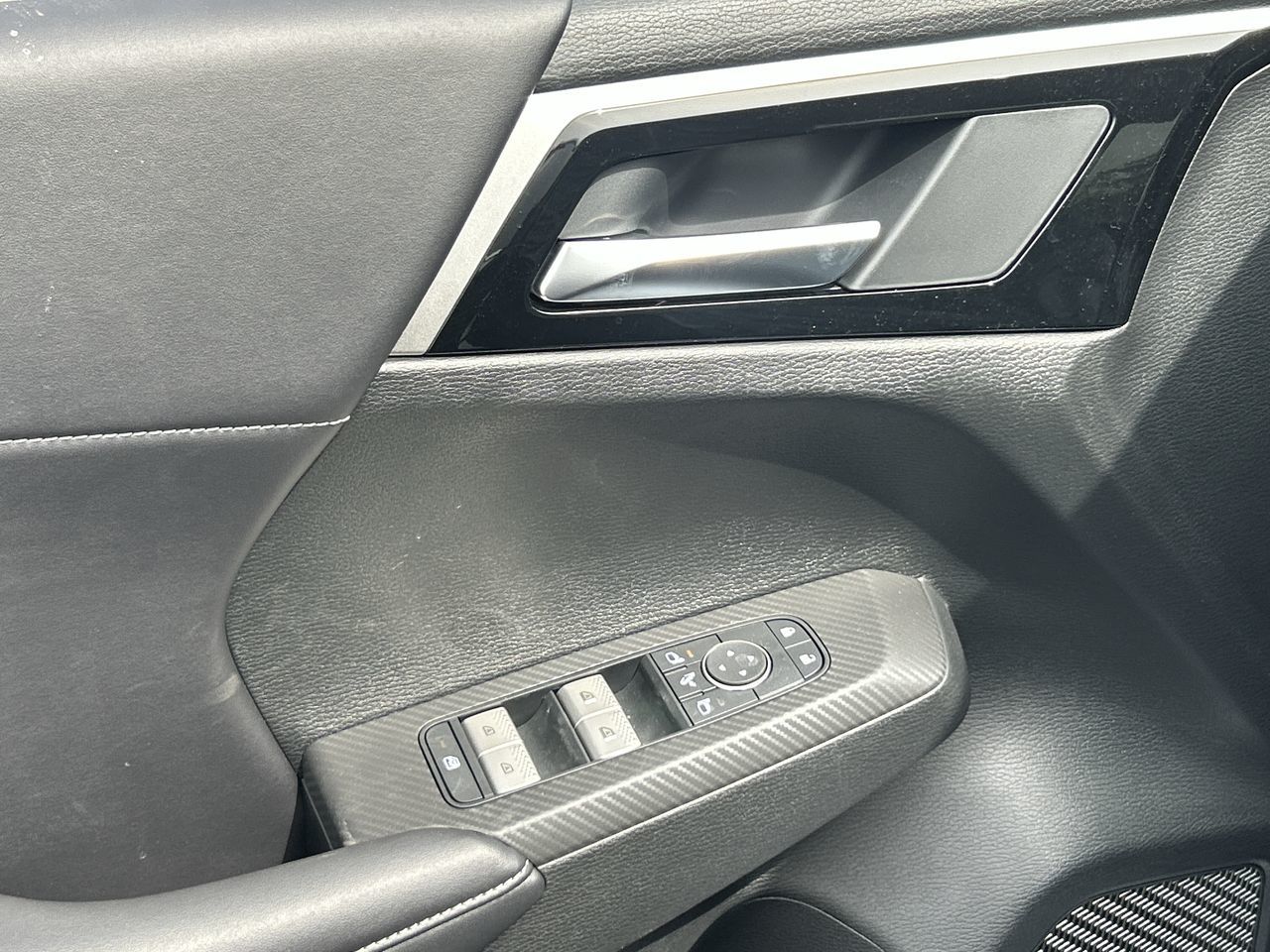 2025 Mitsubishi Outlander Plug-in Hybrid in Mississauga, Ontario