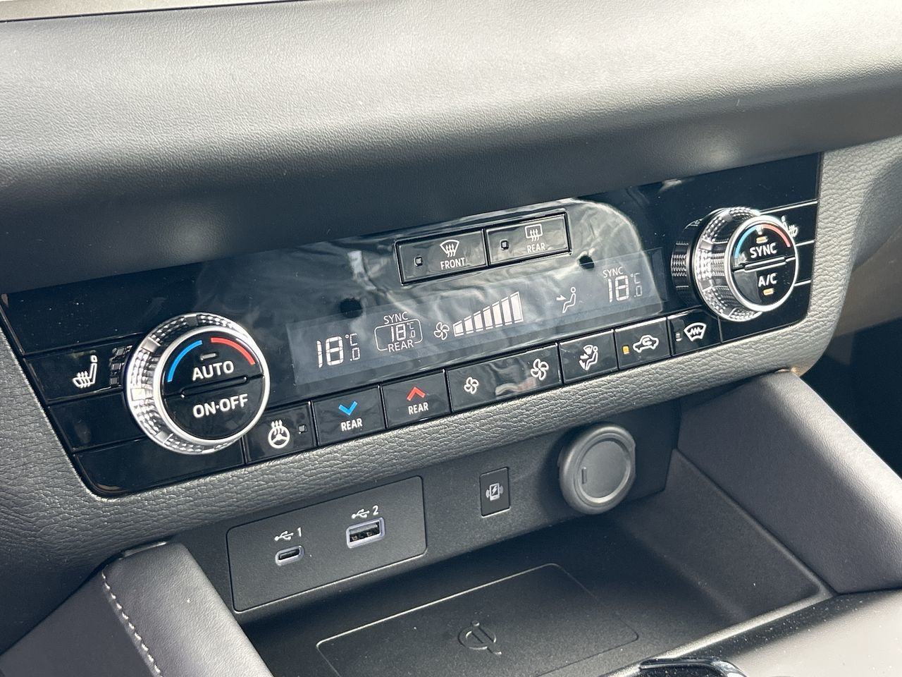 2025 Mitsubishi Outlander Plug-in Hybrid in Mississauga, Ontario