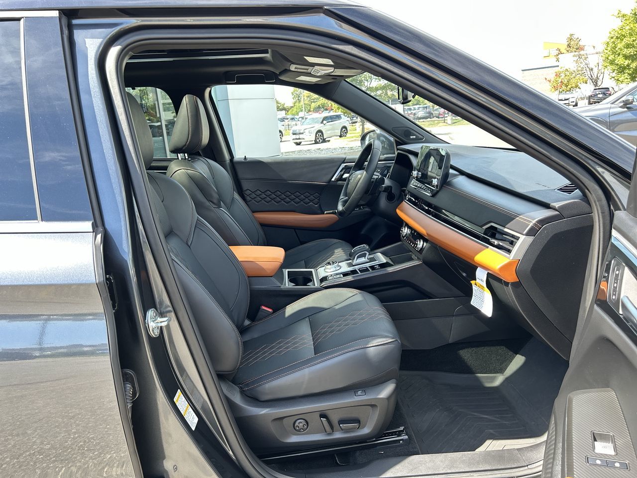 2025 Mitsubishi Outlander Plug-In Hybrid in Mississauga, Ontario