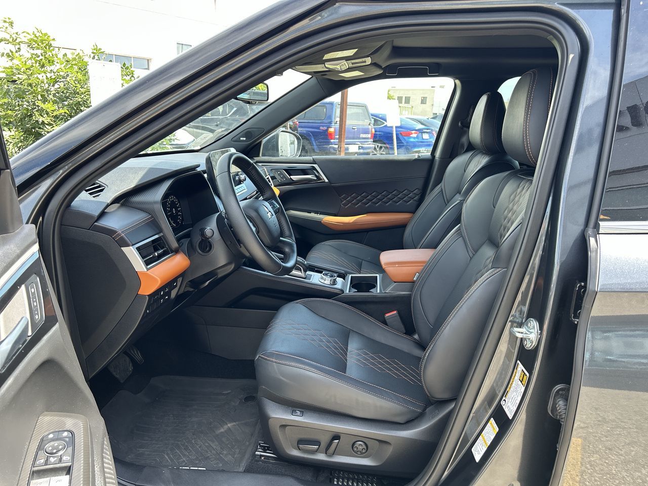 2025 Mitsubishi Outlander Plug-In Hybrid in Mississauga, Ontario